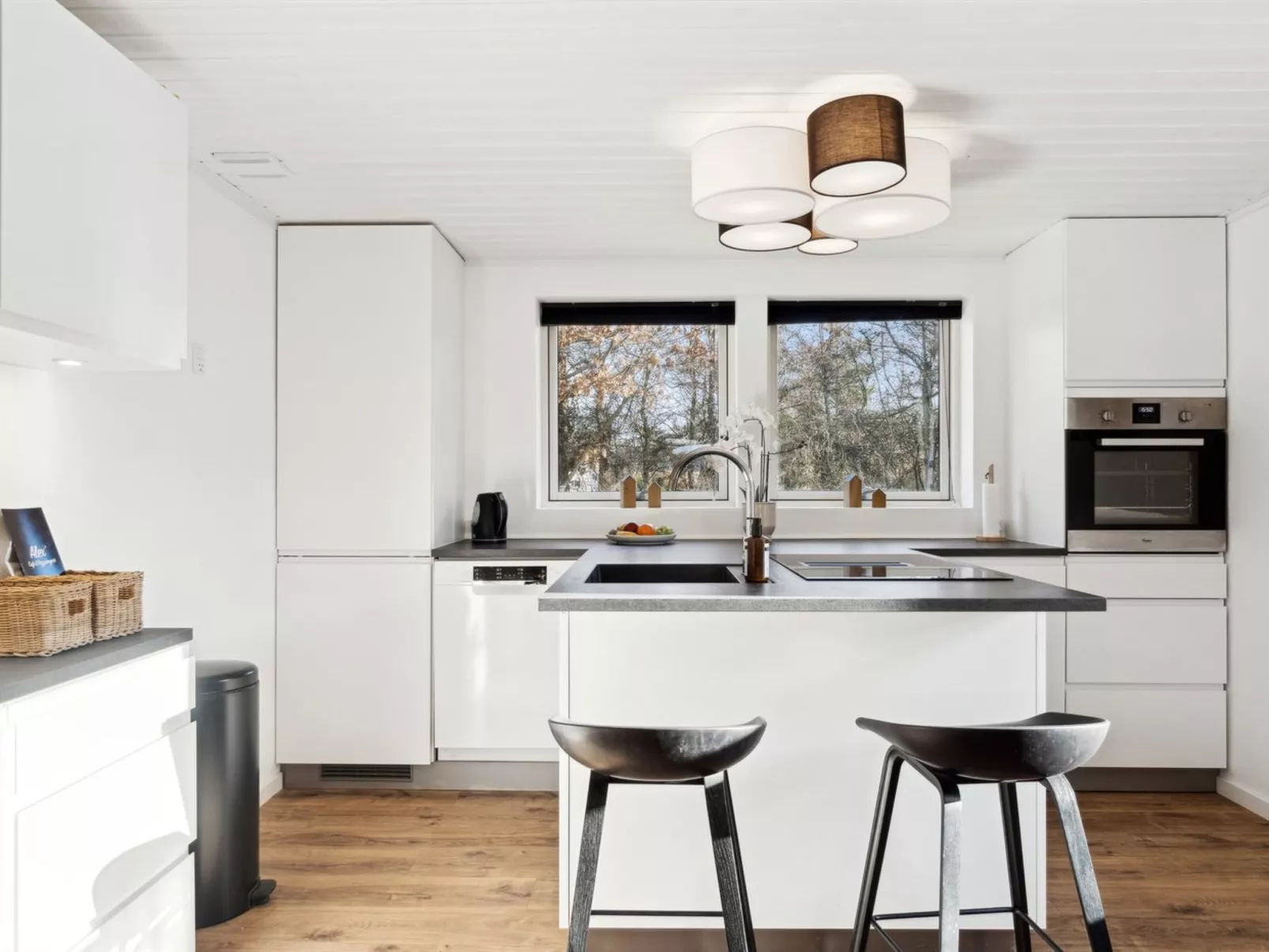 "Sebine" - 200m from the sea-Binnen