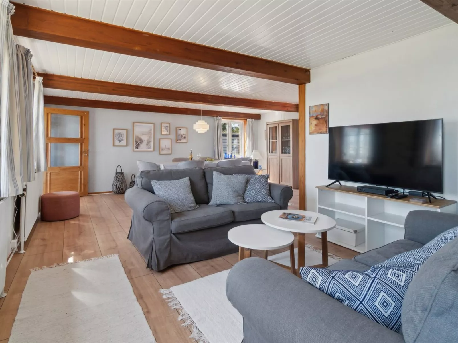 "Hakon" - 40m from the sea-Binnen