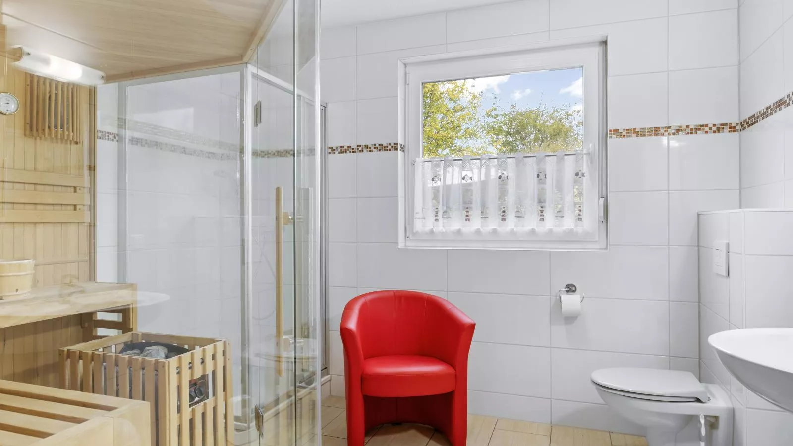 Stranddistel links mit Sauna-Badkamer