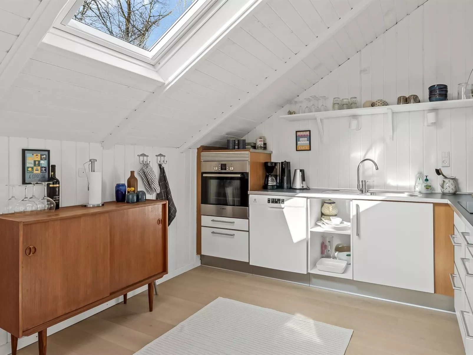 "Mila" - 30km from the sea-Binnen