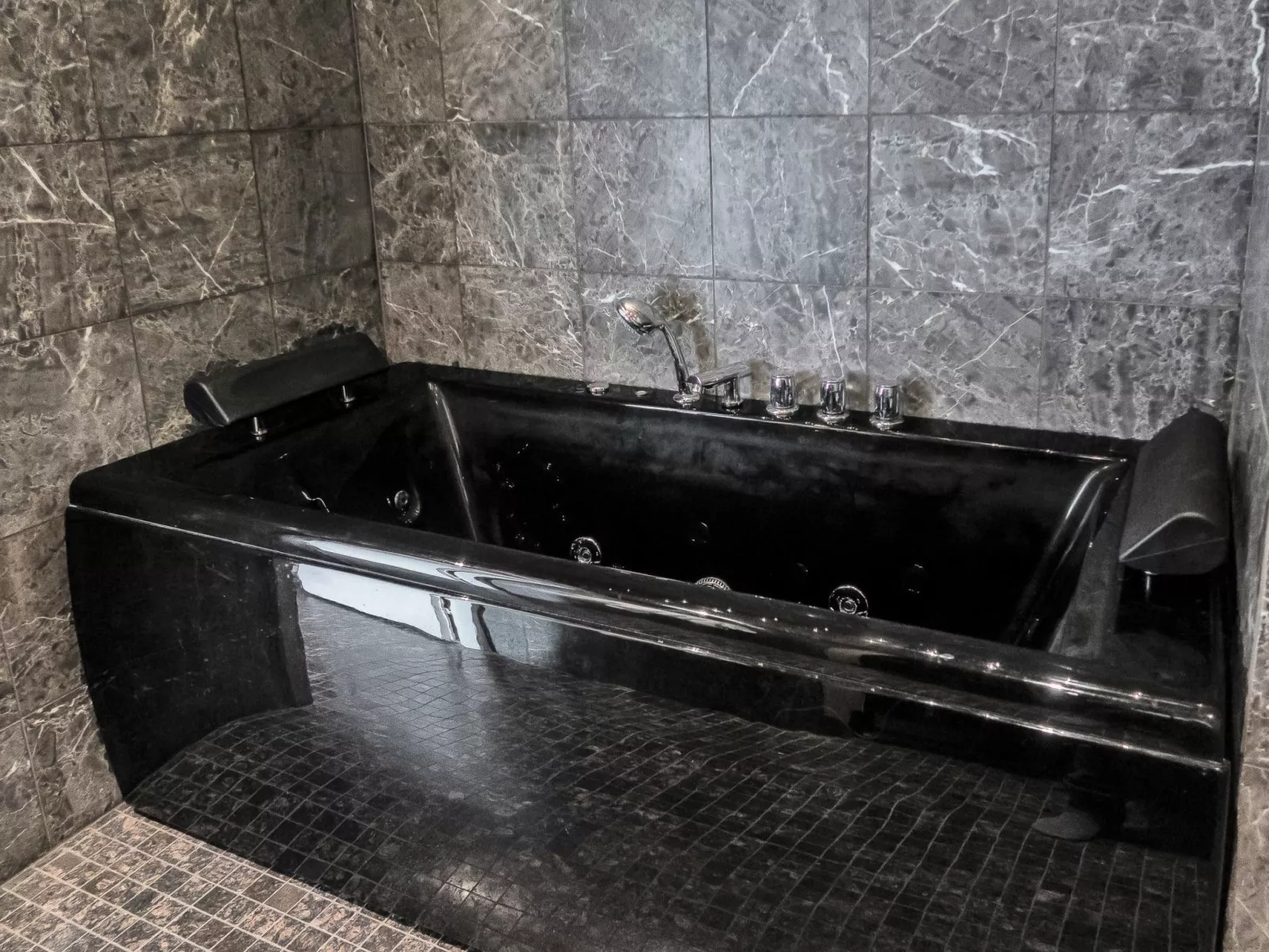 Saaruan aurinko-Binnen