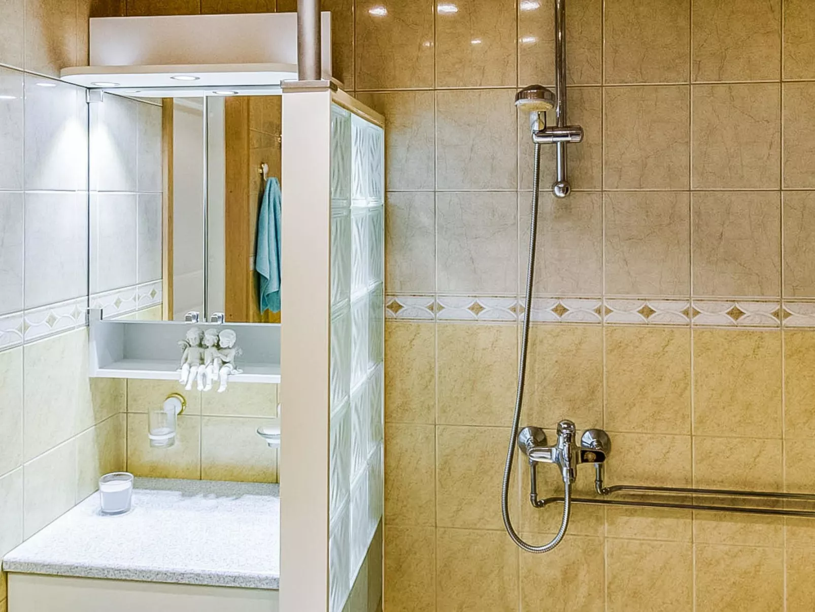 Villa blomvik-Binnen