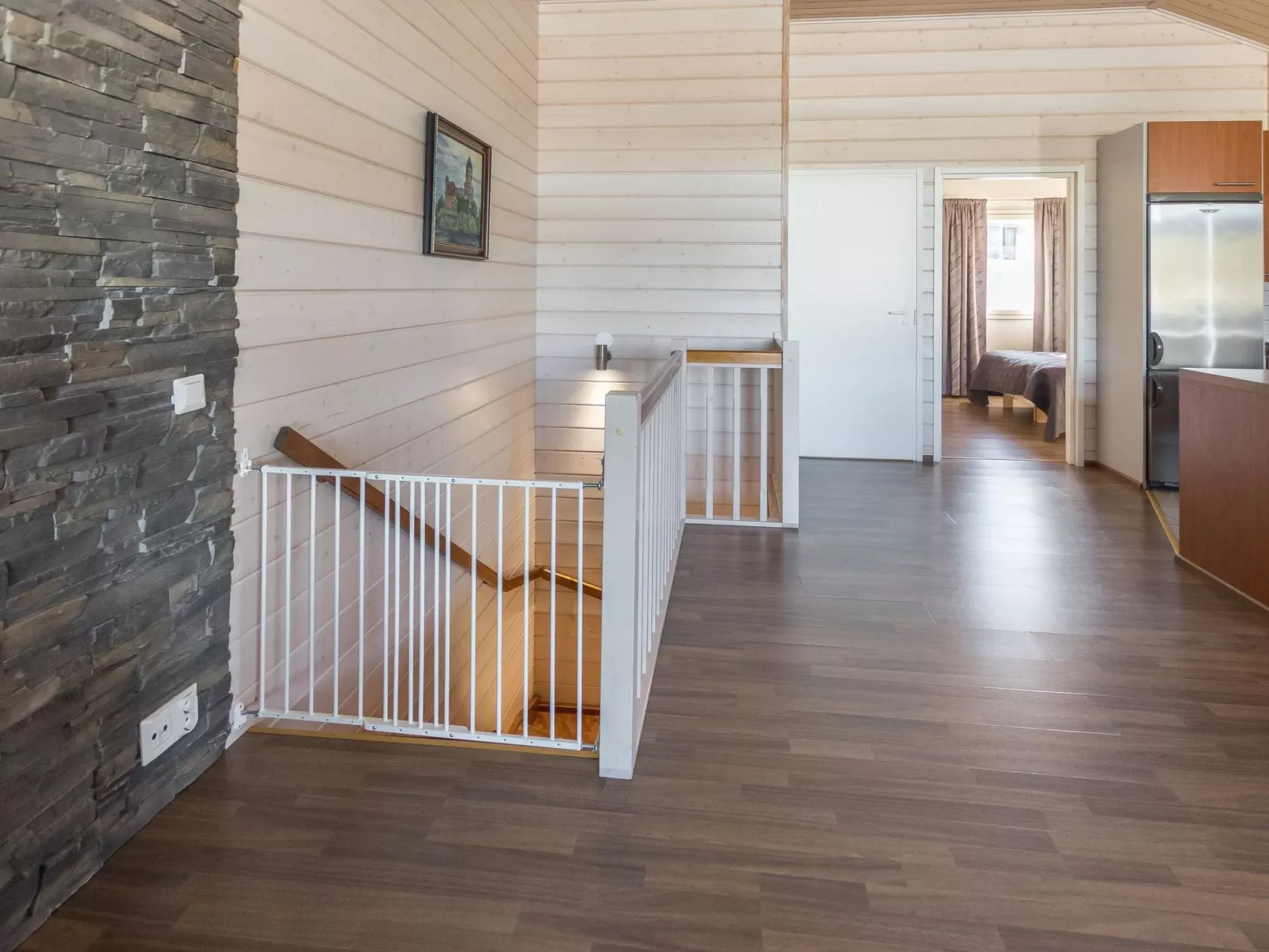 Hallan karhu b, paritalo-Binnen