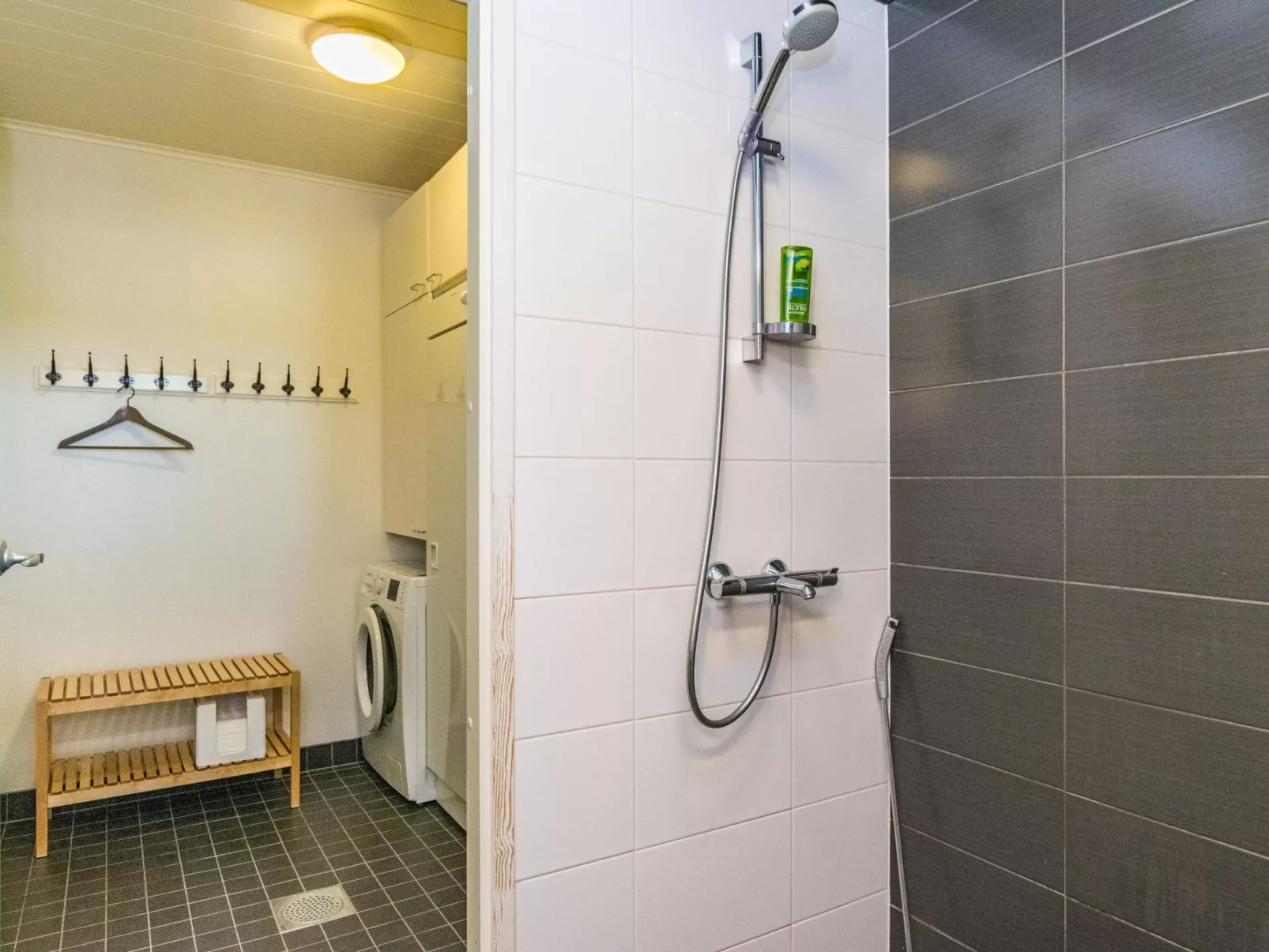 Skivillas 78 ukkohalla (1)-Binnen