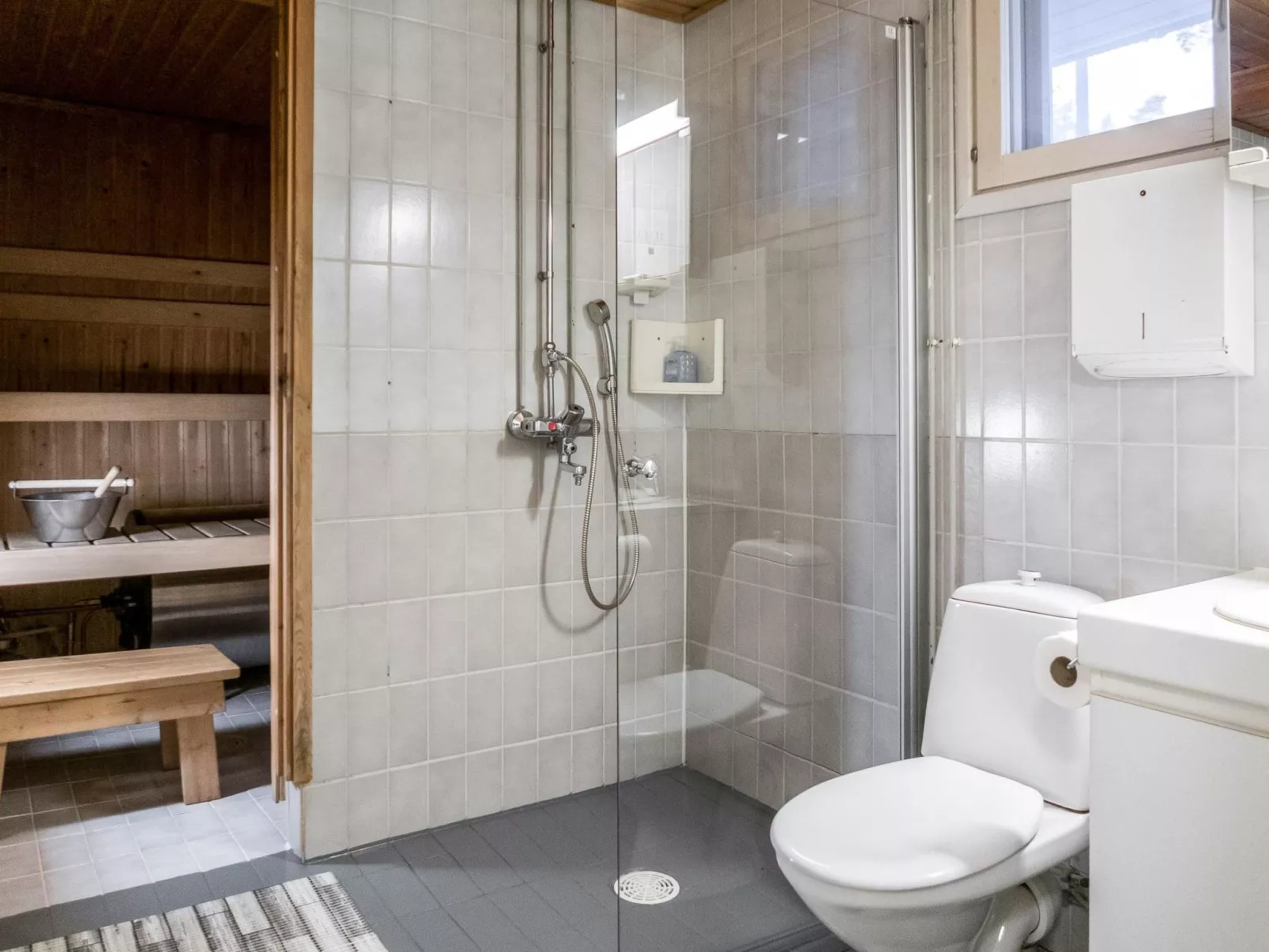 Lomakatti 10b-Binnen