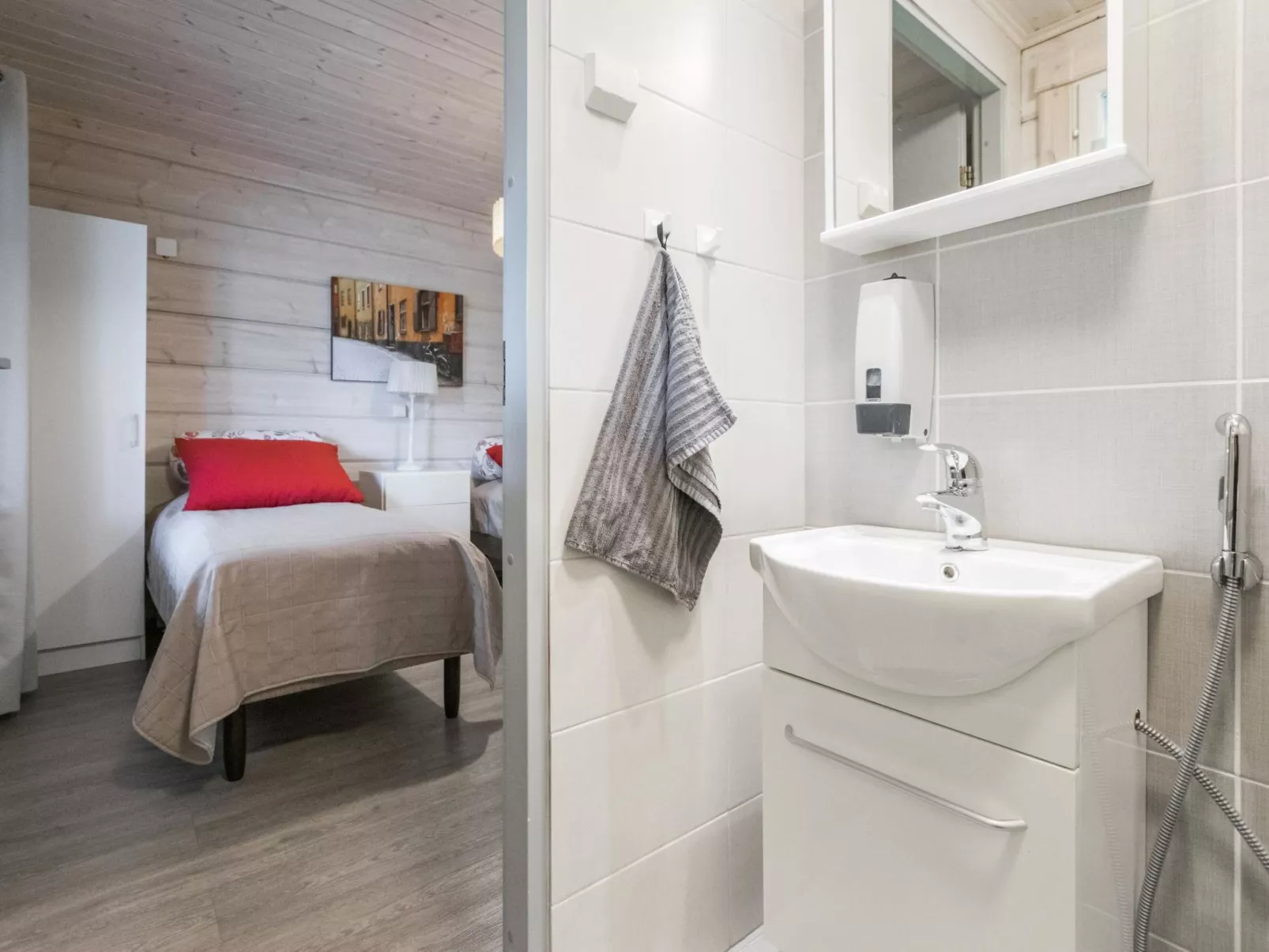 Sinisen tien helmi-Binnen