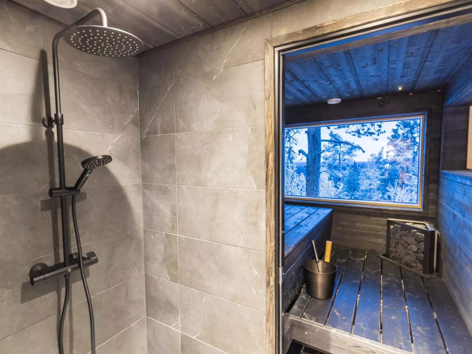 Kelokaltiokylän maja 22-Binnen