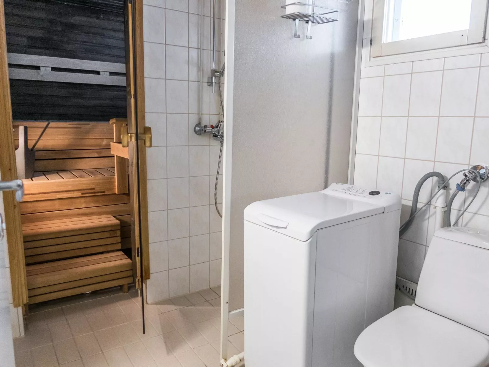 Lomakatti 7 b-Binnen