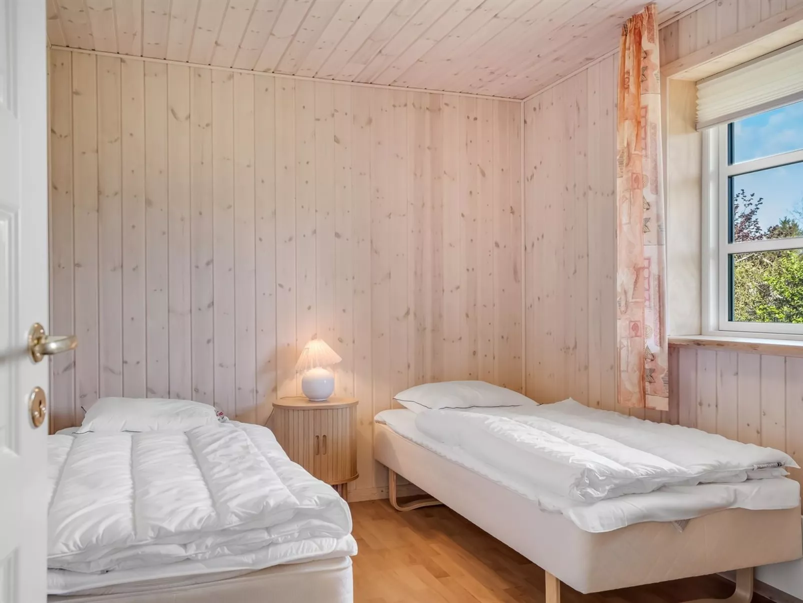 "Elsabet" - 600m to the fjord-Binnen