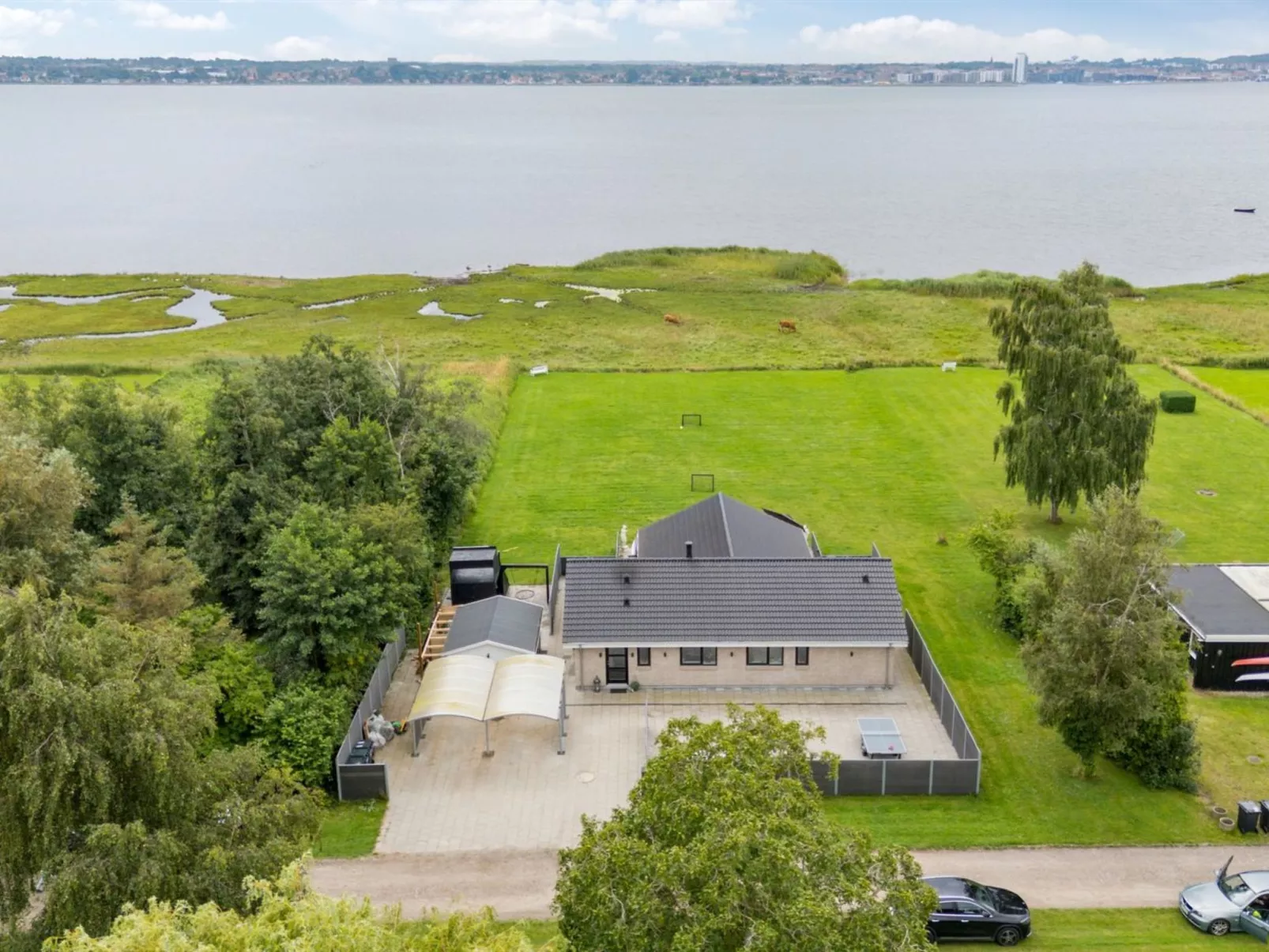 "Thyra" - 50m to the fjord-Buiten