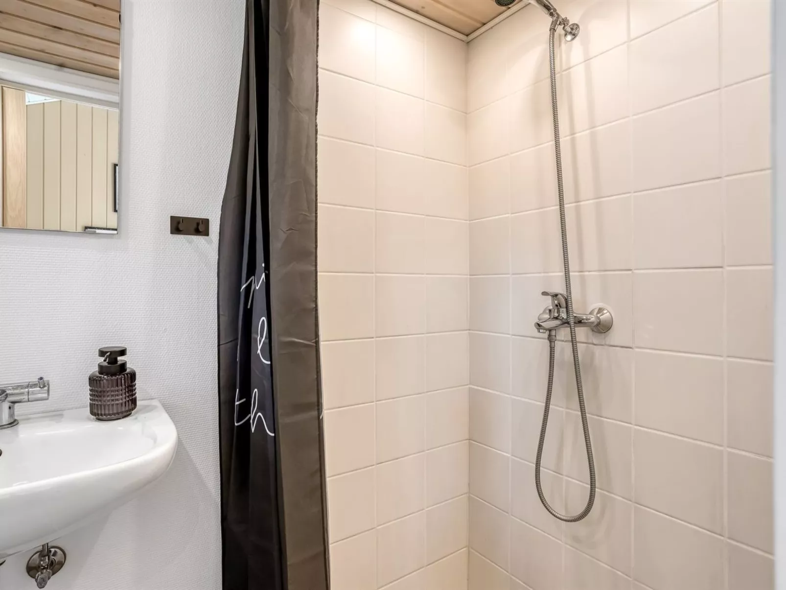 "Marlena" - 1.1km from the sea-Binnen