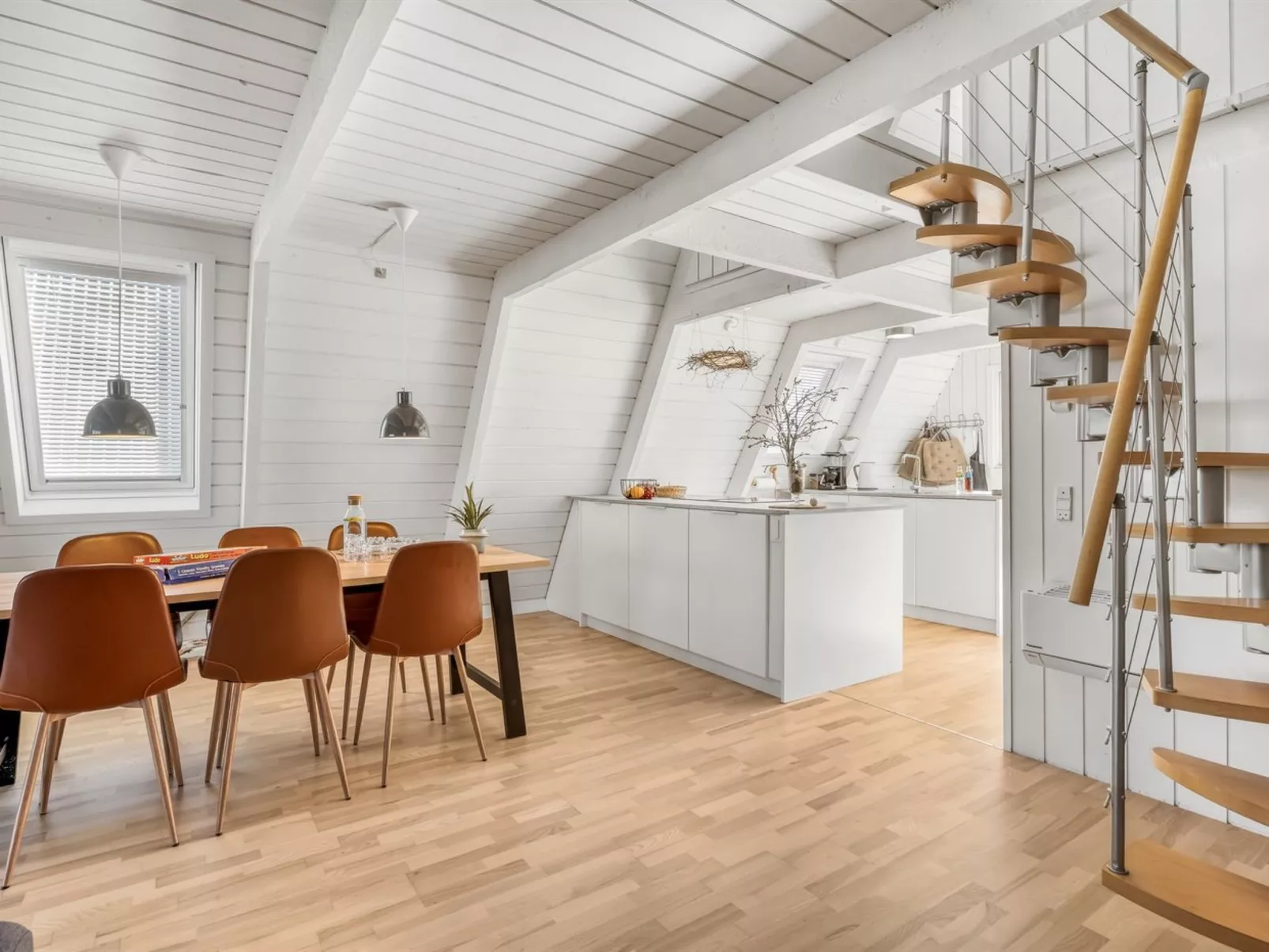 "Kauno" - 16km to the fjord-Binnen