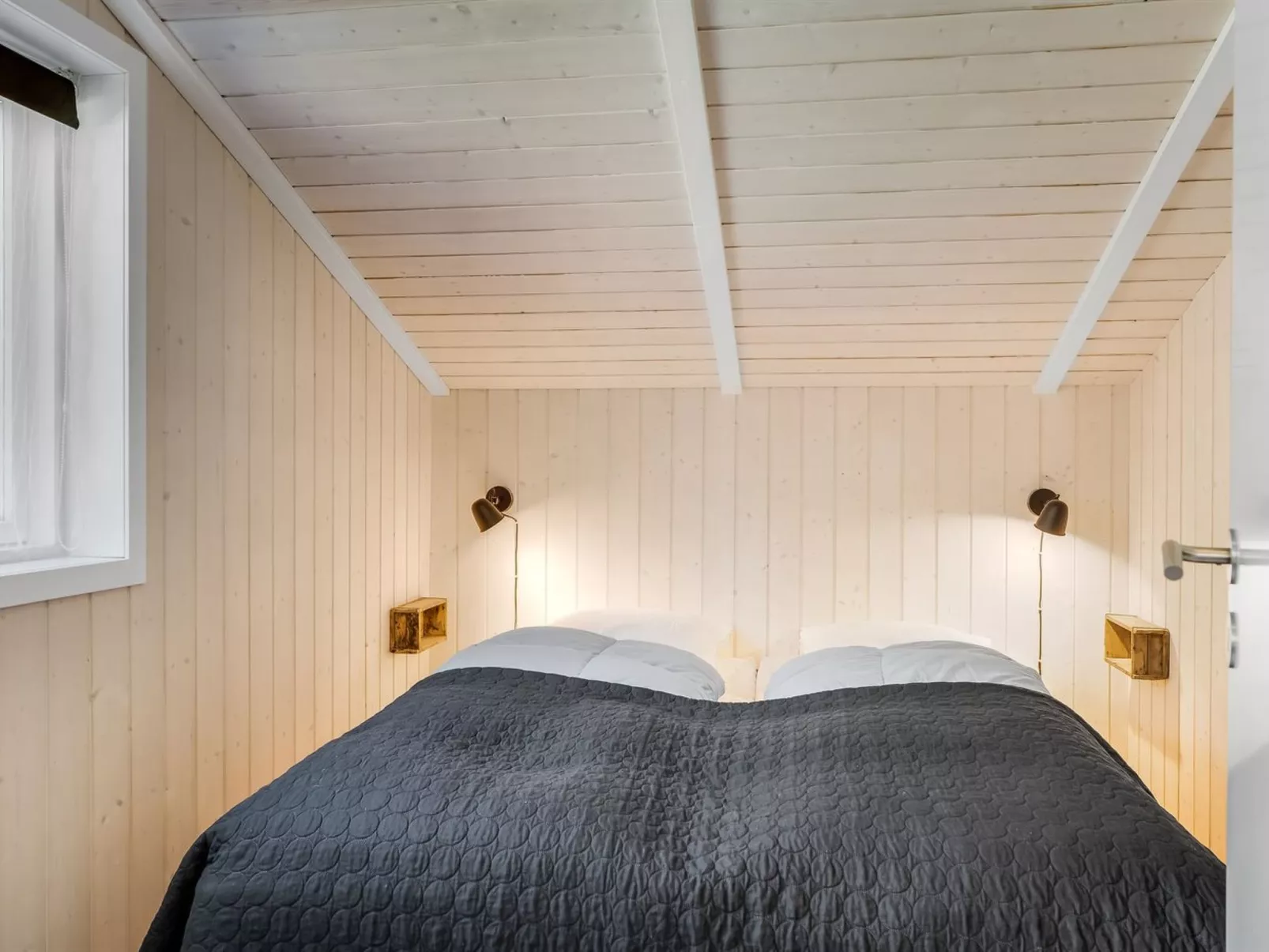 "Atti" - 500m to the fjord-Binnen