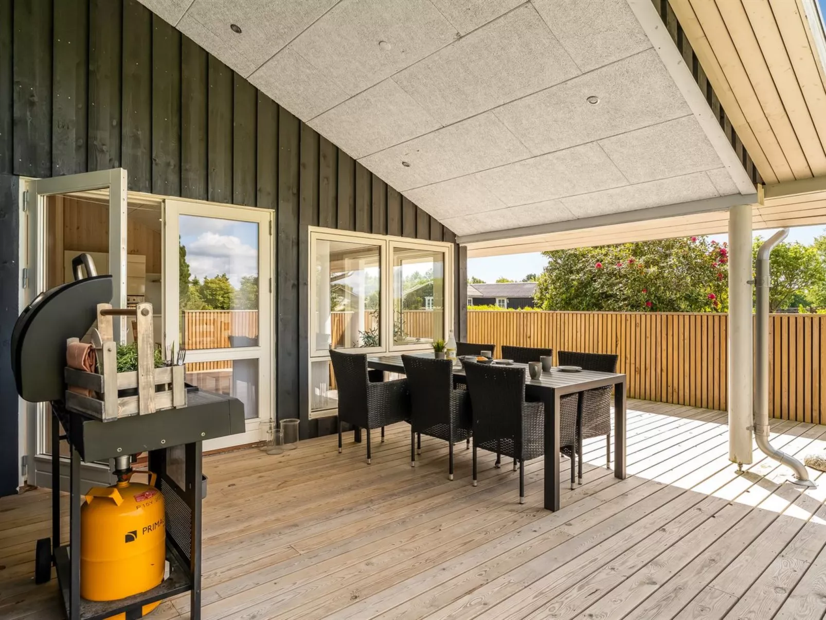 "Ebertine" - 740m to the fjord-Buiten