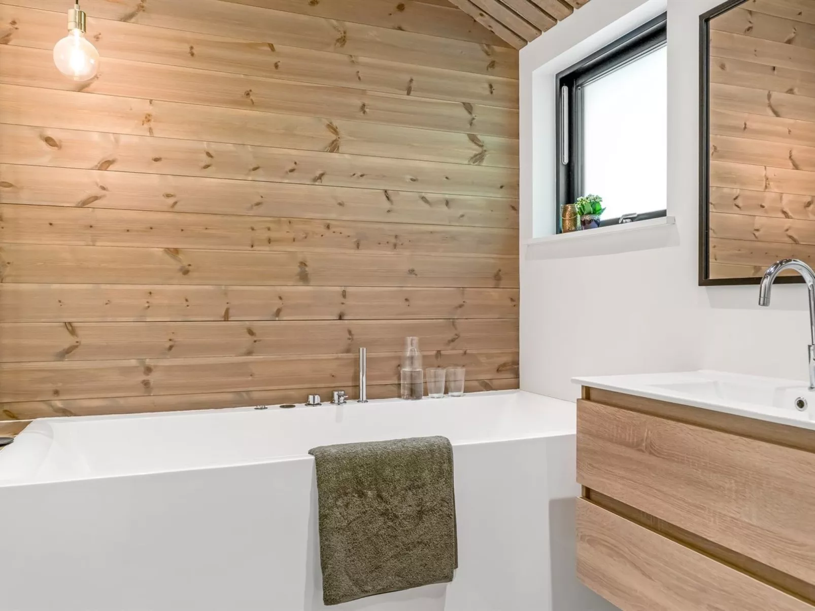 "Arbnora" -  from the sea-Binnen