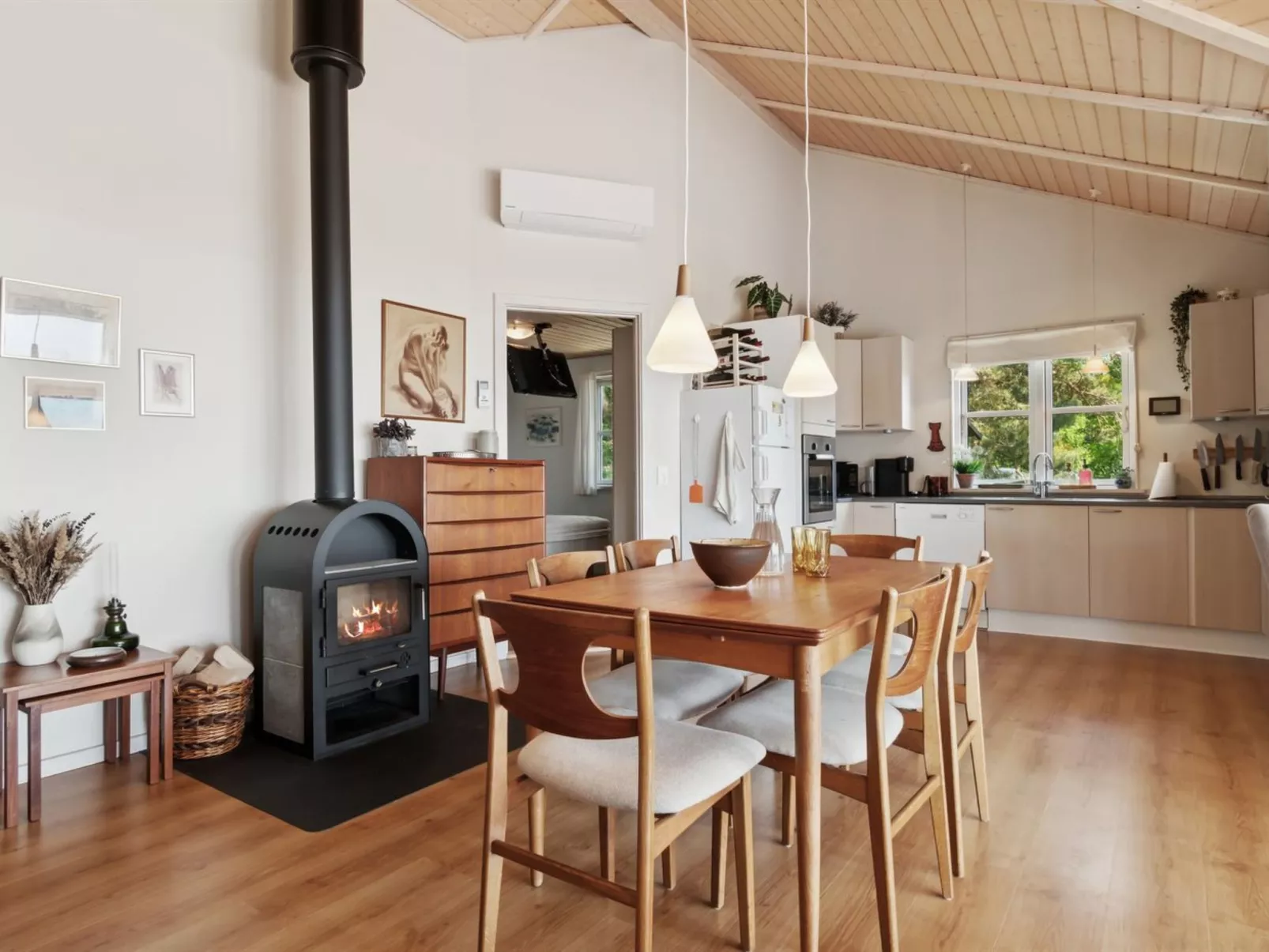 "Mariam" - 100m from the sea-Binnen