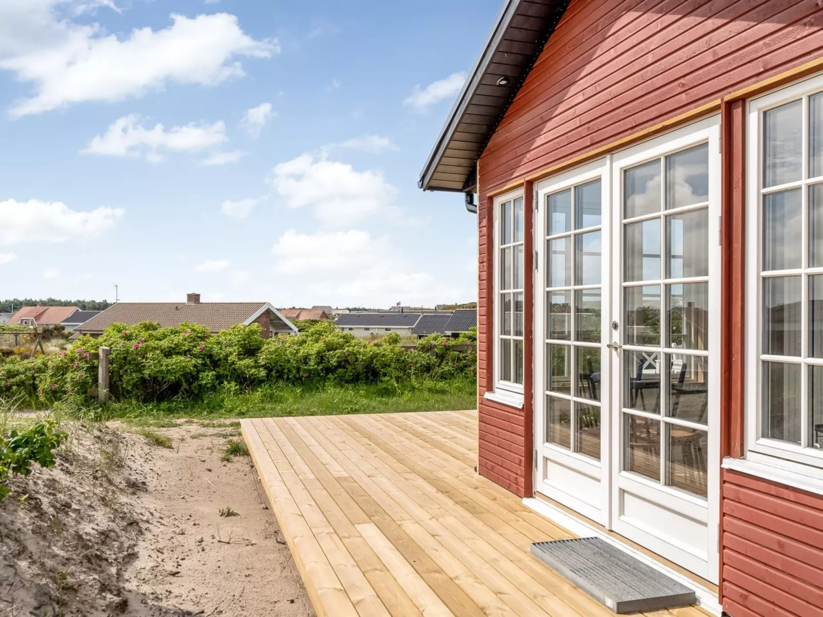 "Thine" - 250m from the sea-Buiten