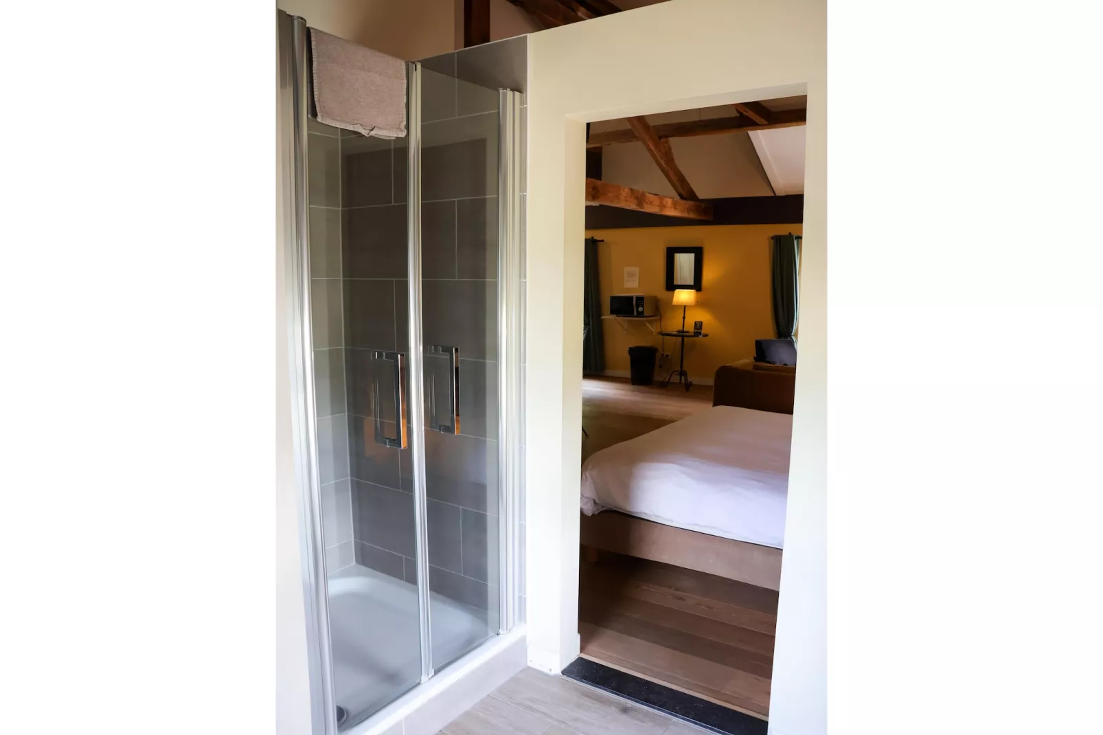 Luxe appartement Nous - Begane grond-Badkamer