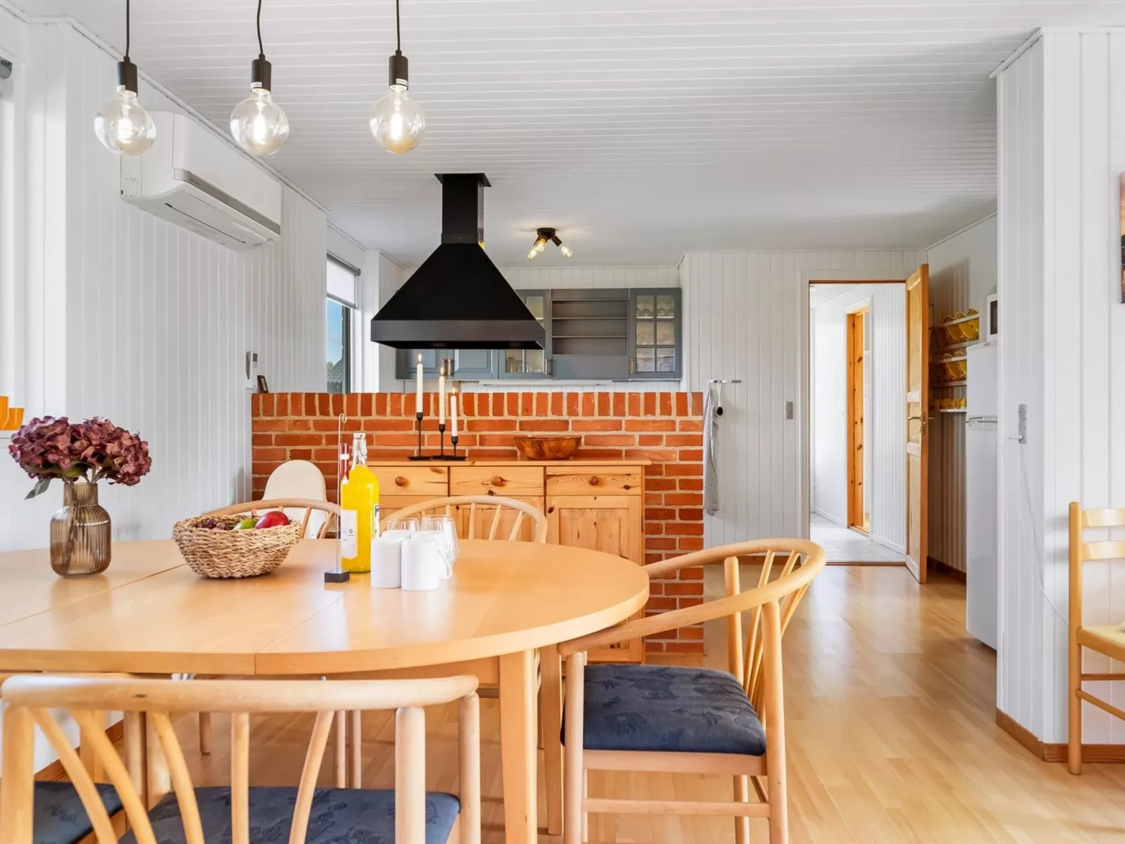 "Lillan" -  from the sea-Binnen