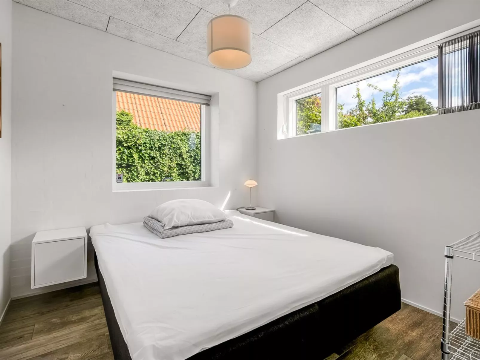 "Bondi" - 75m from the sea-Binnen