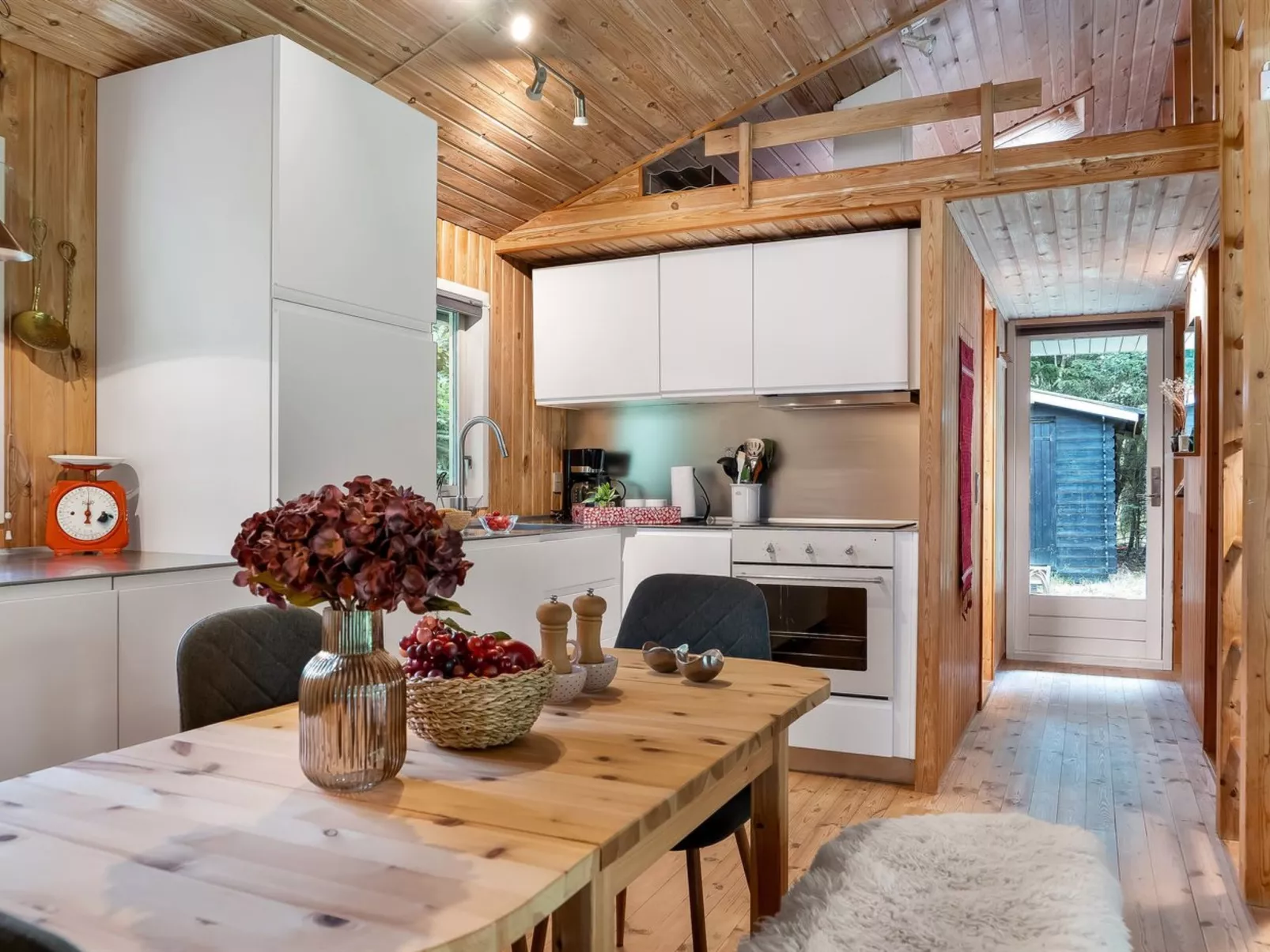 "Melisa" - 3km from the sea-Binnen