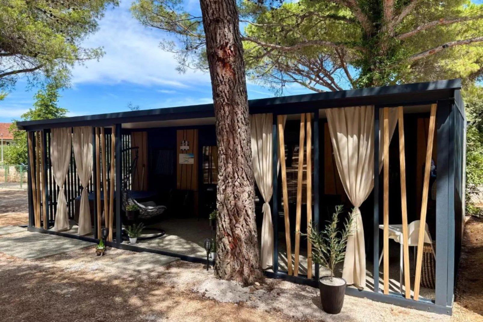 TJ Escape - Mobile Home - Mobile Home With Hot Tub And Terrace-Buitenlucht