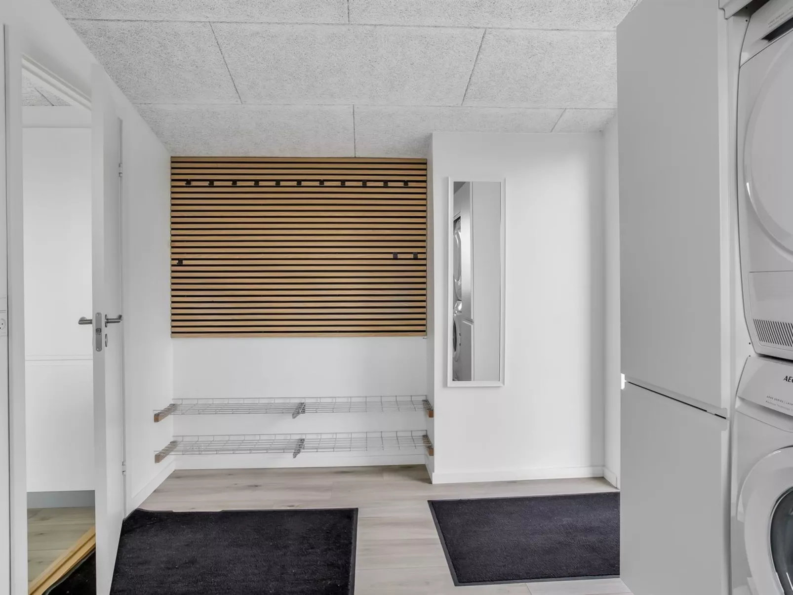 "Fin" - 150m from the sea-Binnen