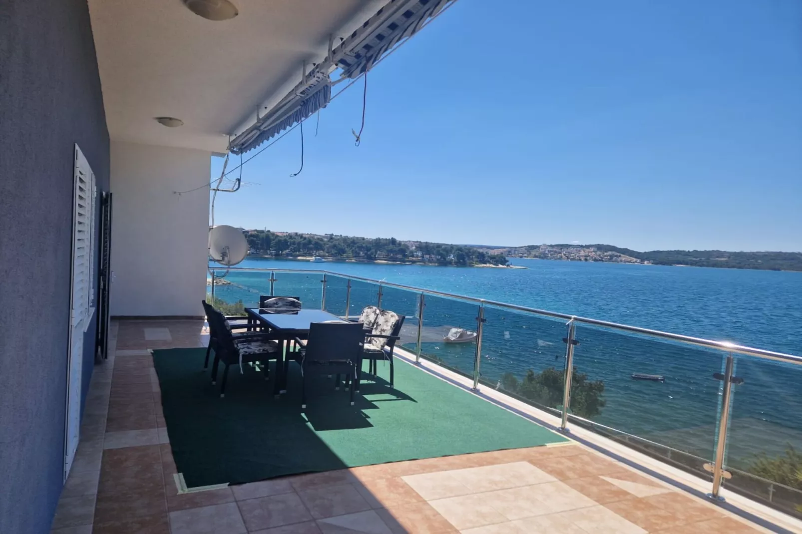 Three-Bedroom Apartment With Sea View A2-Terrasbalkon