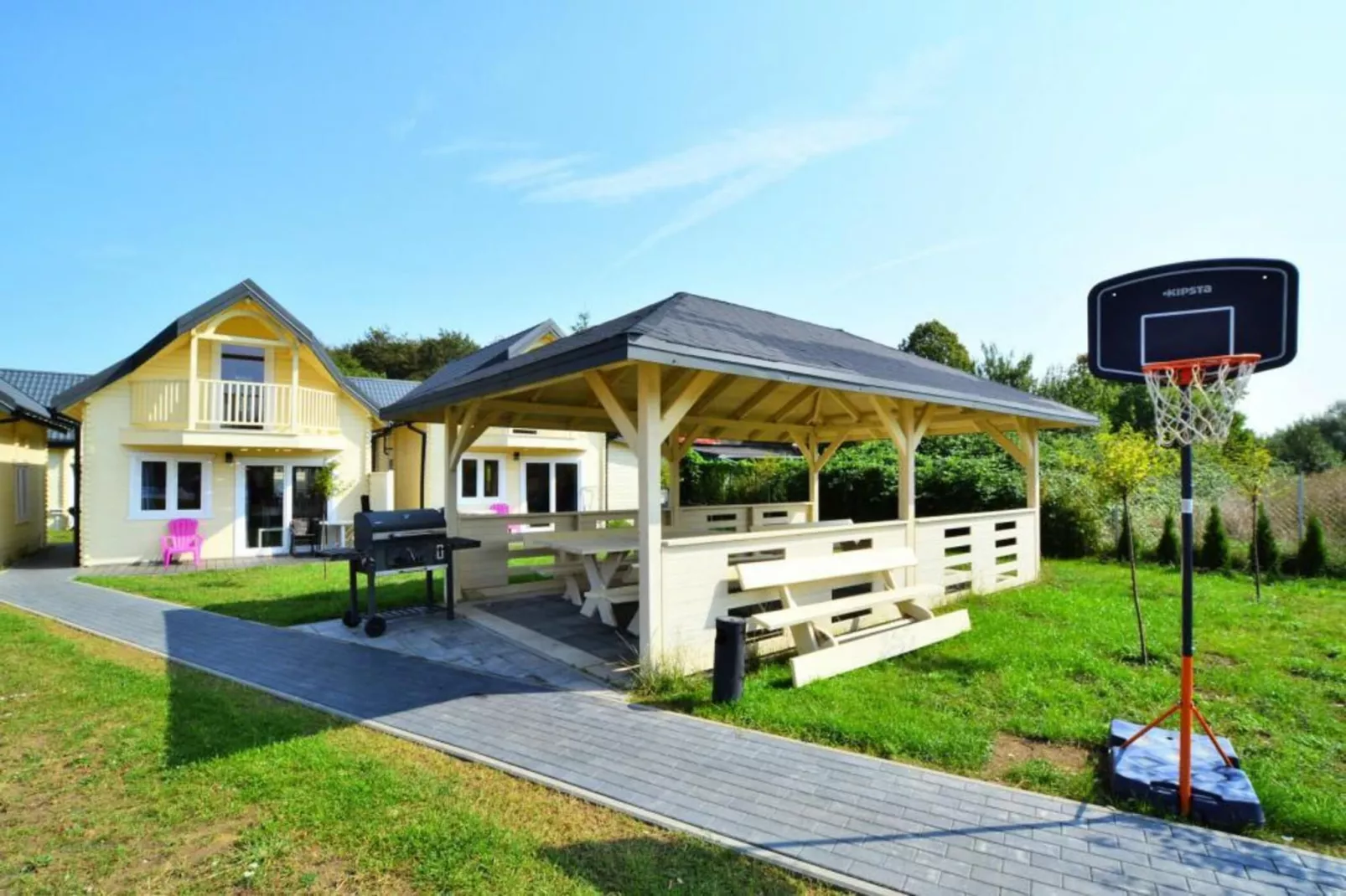 Domek piętrowy 8-osobowy Ustronie Morskie-Tuinen zomer