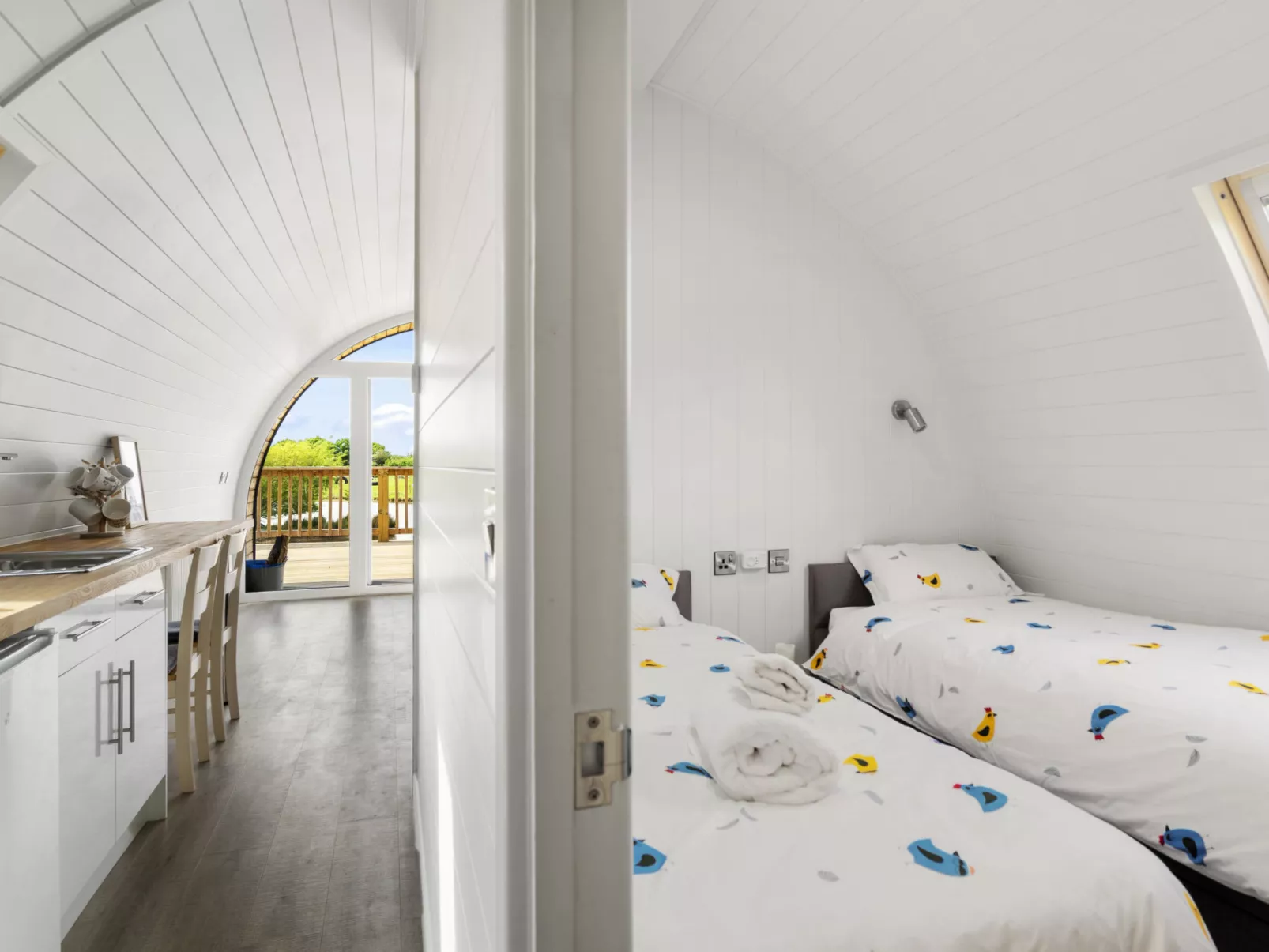 The Chicken Coop-Binnen