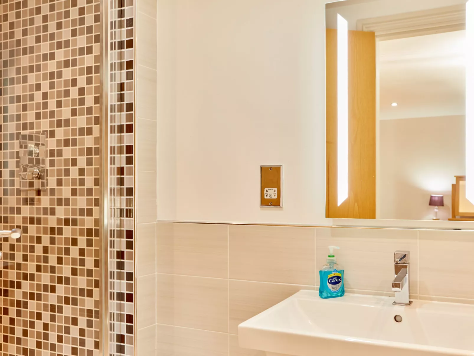 Sunshine Cottage-Binnen