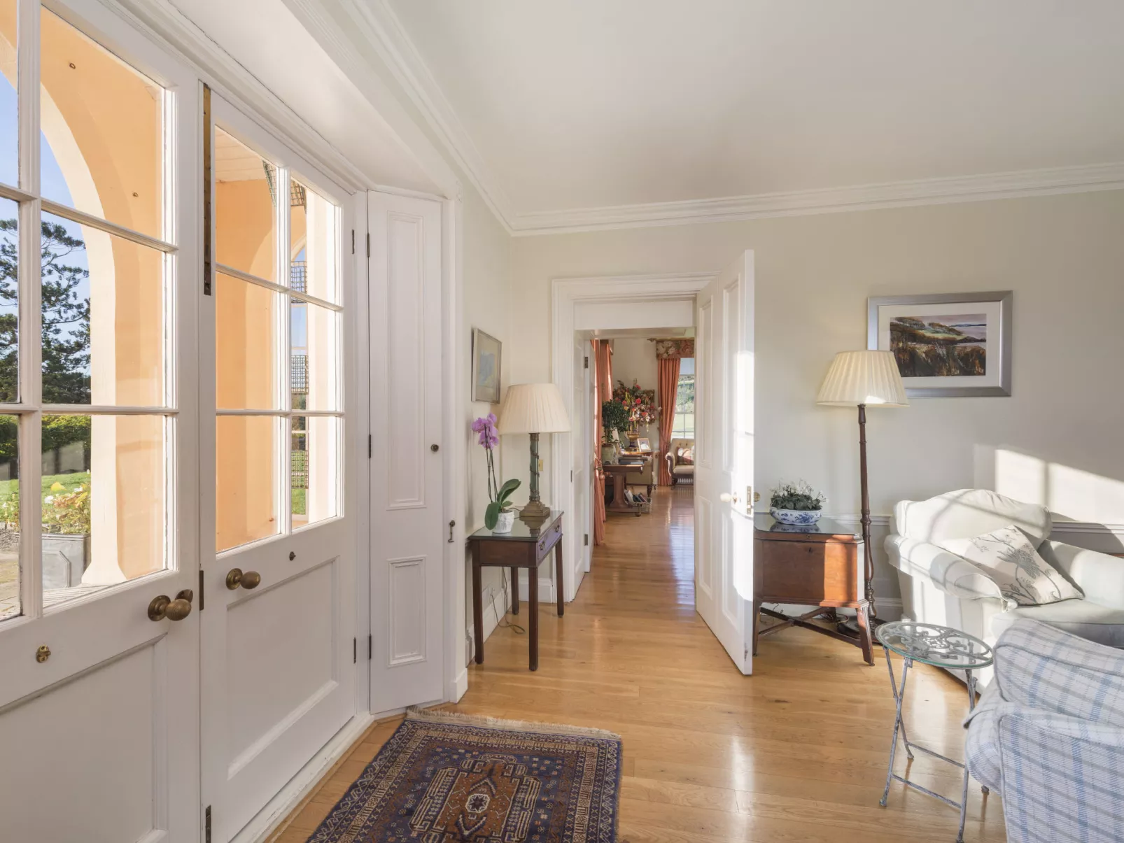 Historic Castle on River Tamar-Binnen