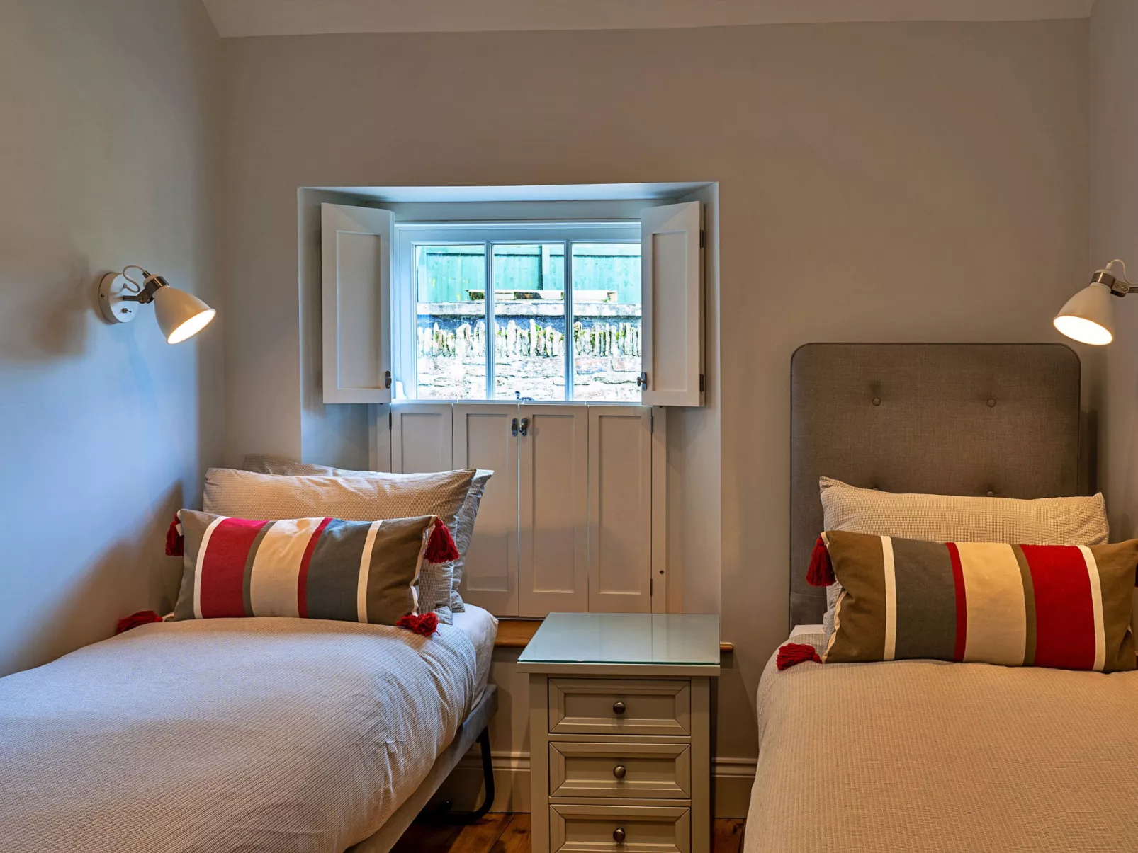 Potters Cottage-Binnen