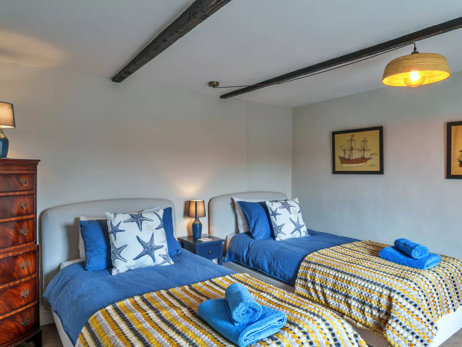 Hillside House-Binnen