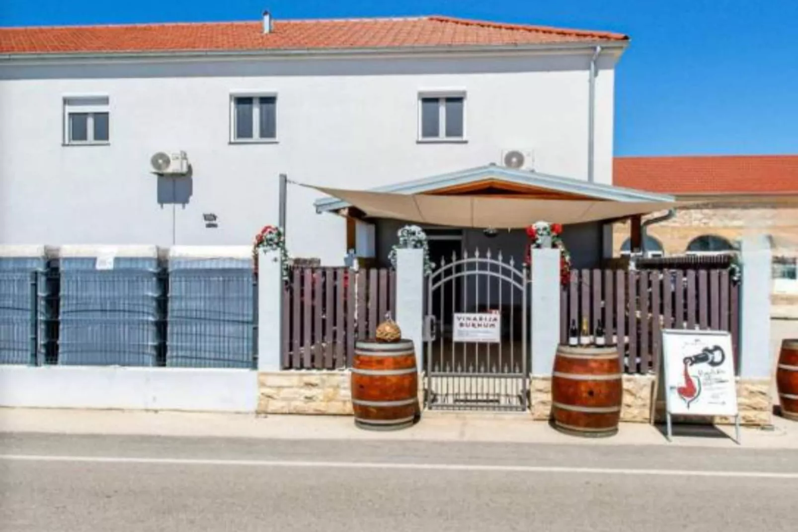 Rooms Burnum - Triple Room 1-Buitenlucht