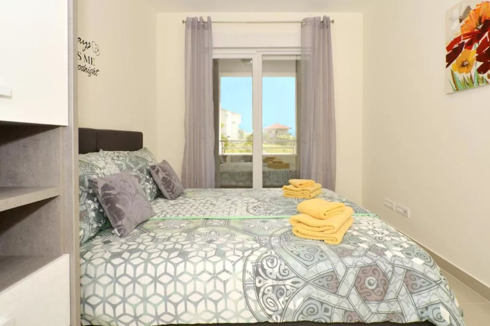 Apartment Sunshine Trogir - Three Bedroom Apartment with Balcony-Slaapkamer