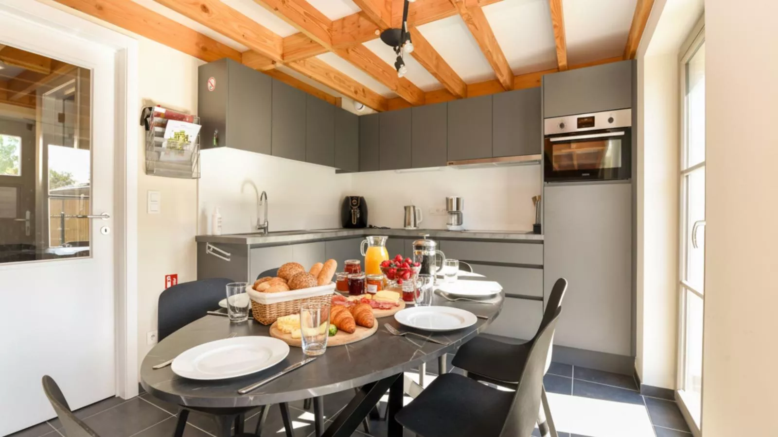 Westhinder II H53-Eetkamer