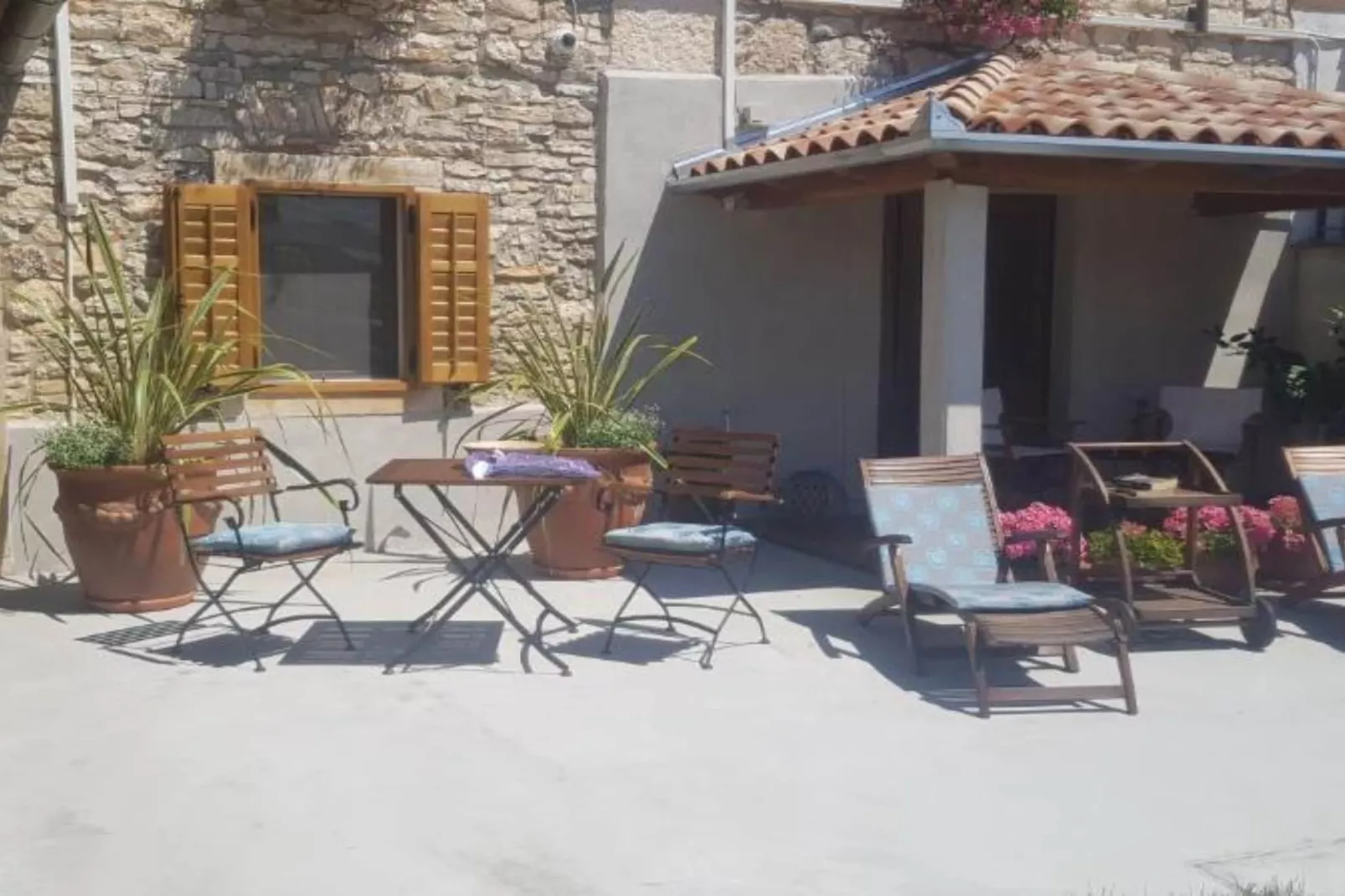 One bedroom apartment ( Ground floor) -(A4)-Buitenlucht