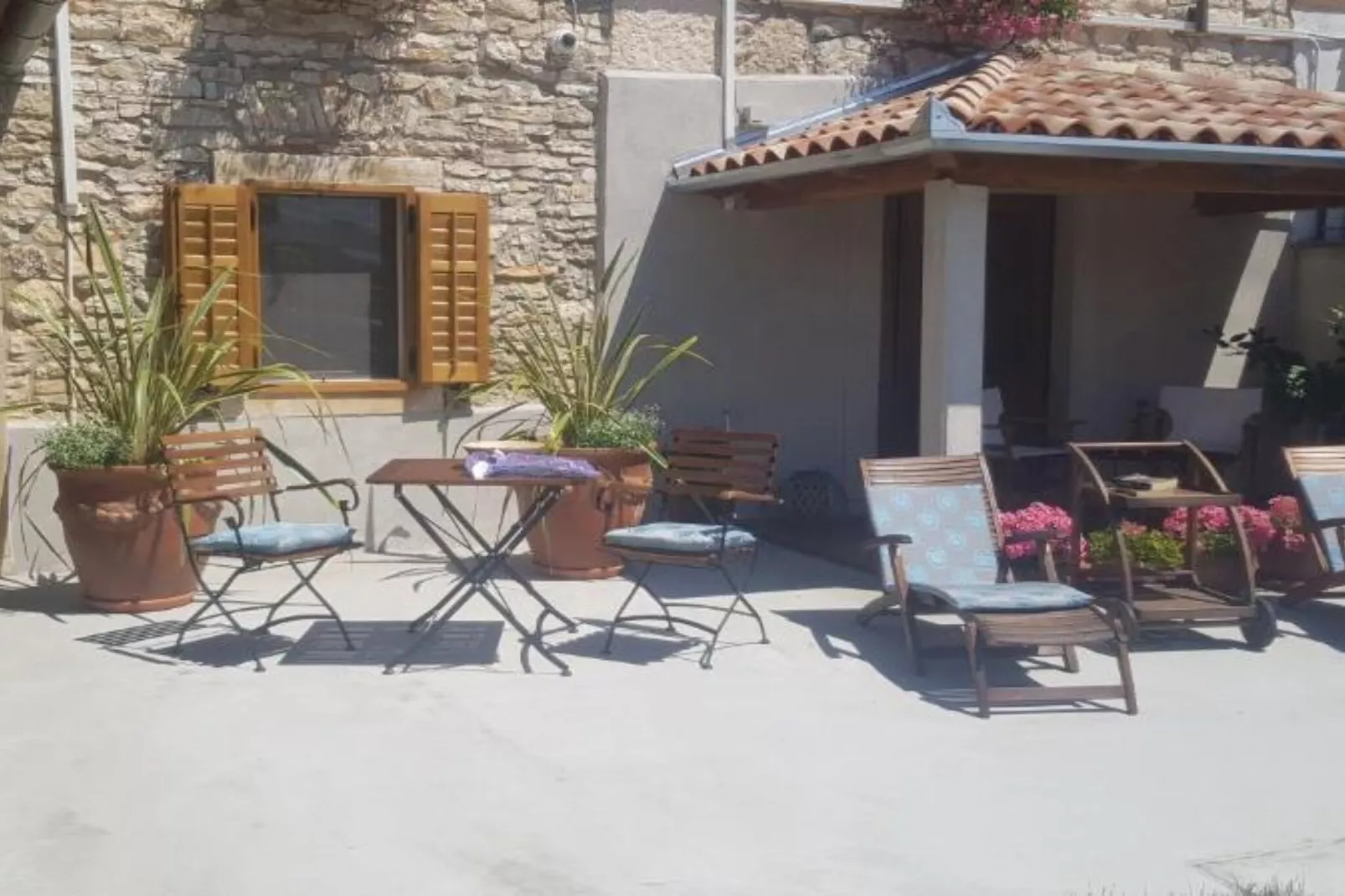 Superior one bedroom apartment ( First floor)-(A1)-Buitenlucht