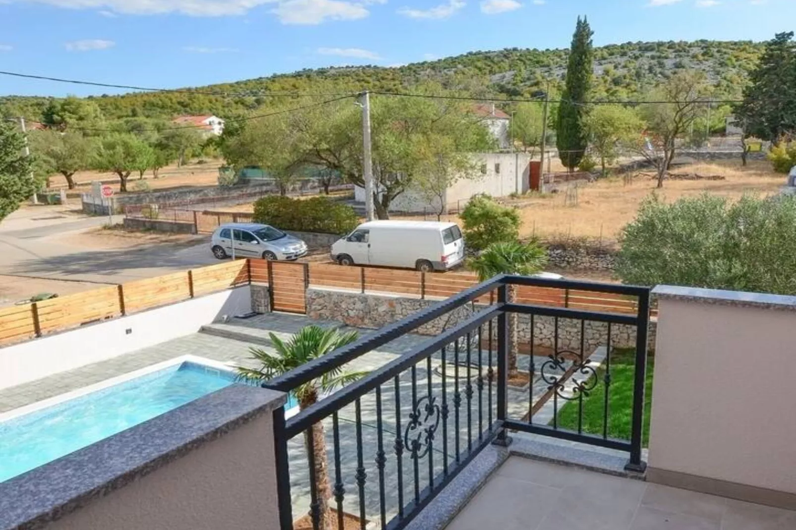 Villa With Pool-Terrasbalkon