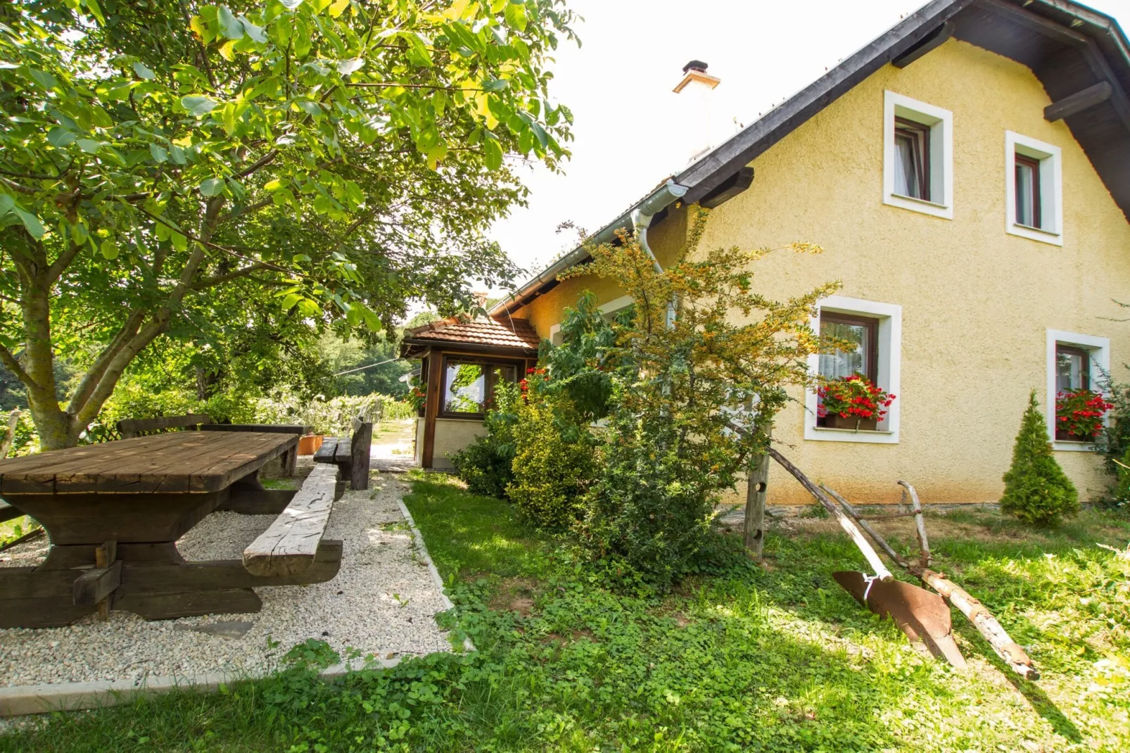 Rustic Charm Cottage Country House with Sauna - Five Bedroom  Holiday Home with Sauna-Buitenlucht