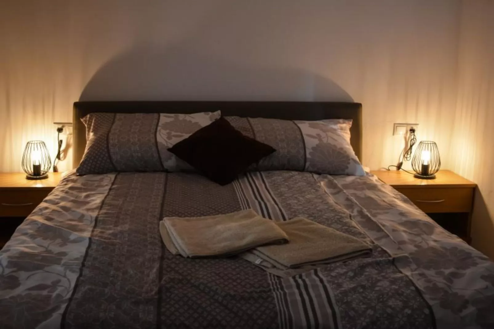 Zevnik Quiet Retreat with Stunning Views and Equestrian Activities - One Bedroom Apartment-Slaapkamer