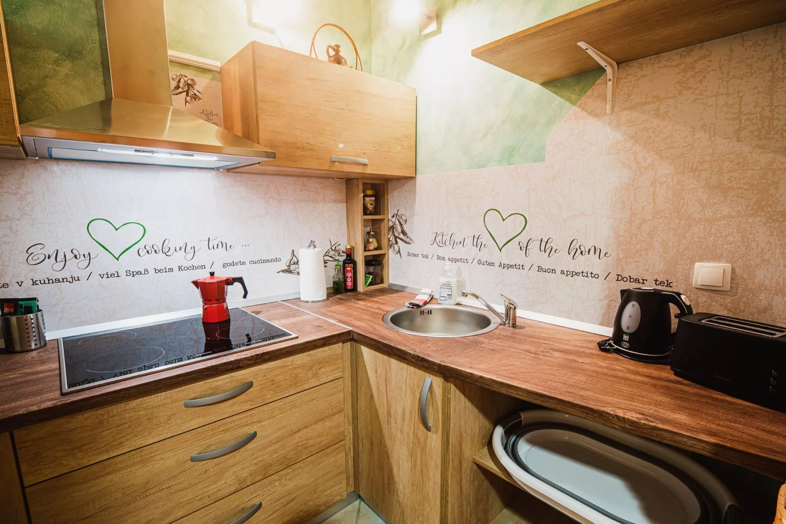 Elegant and Stylish Retreat Apartments with Terrace - Two Bedroom Apartment with Terrace-Keuken