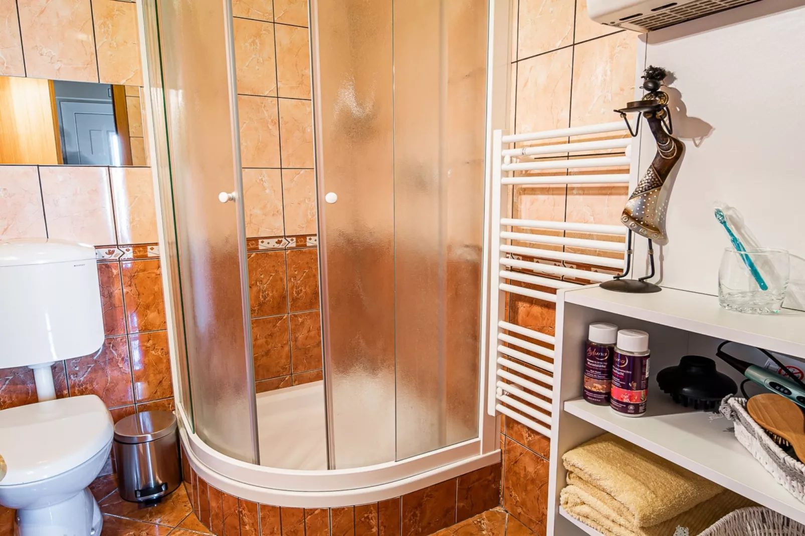 Elegant and Stylish Retreat Apartments with Terrace - Studio Apartment with Terrace-Badkamer