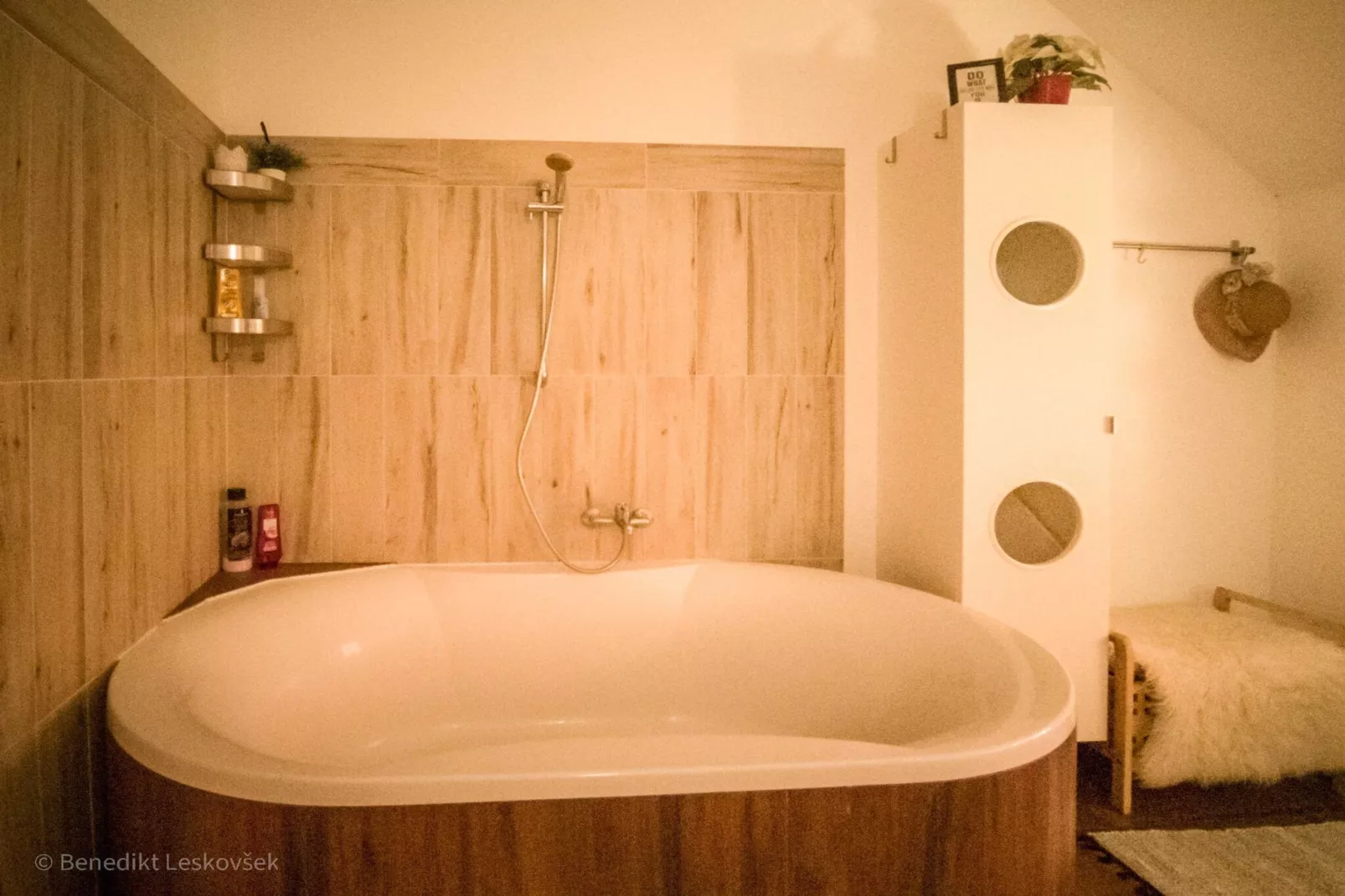 Rustic Refuge Glamping with Hot-Tub and Sauna - Two Bedroom Apartment with Terrace-Badkamer