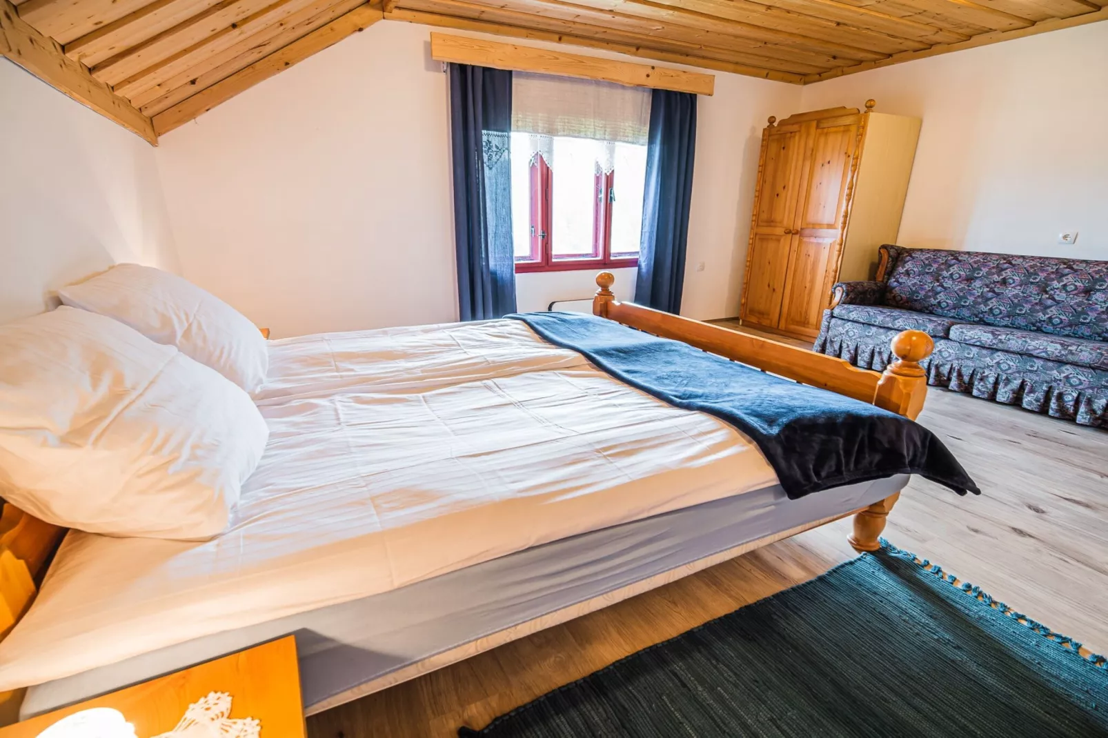 Bloomfield Retreat Country House with Sauna - Three Bedroom Country House-Slaapkamer