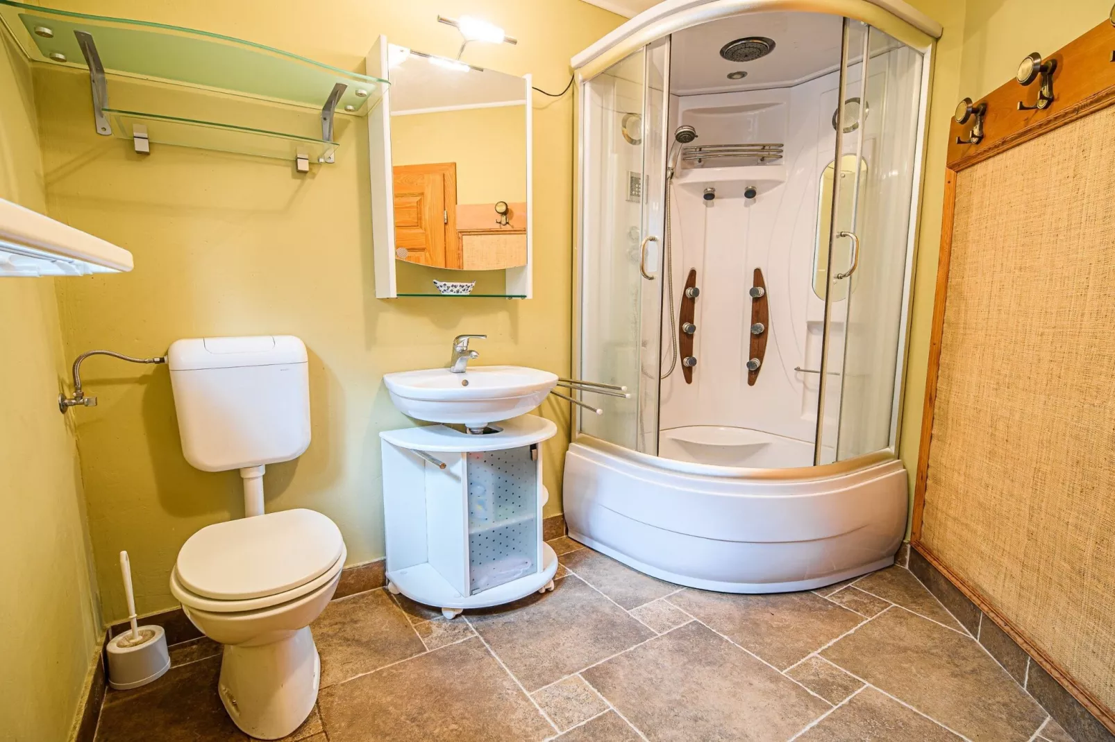 Hidden Authentic Haven Apartments - One Bedroom Apartment with Terrace-Badkamer