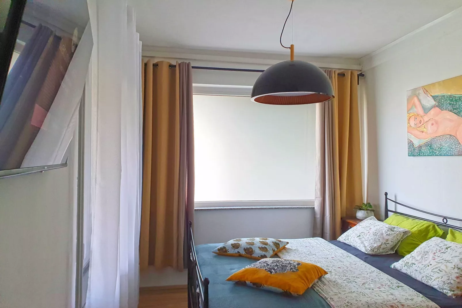 Bright and Sunny Apartment with Terrace - Two Bedroom Apartment with Terrace-Slaapkamer