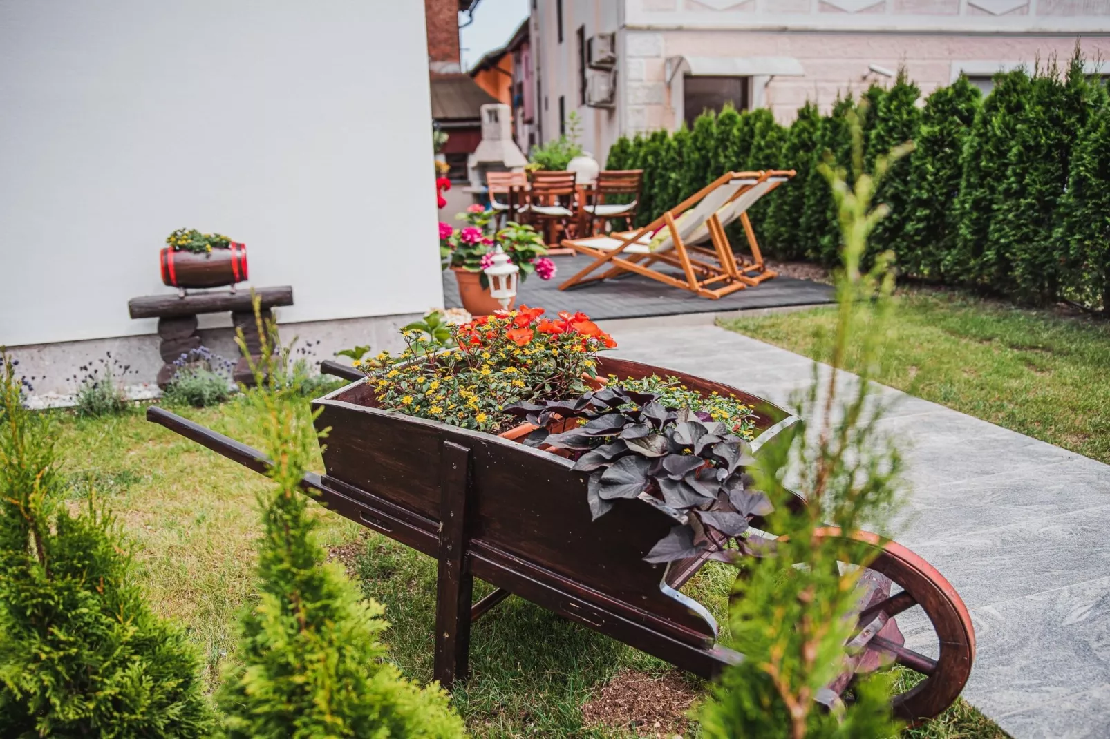 Enchanting Rural Apartment with Terrace - Studio Apartment with Terrace-Tuinen zomer