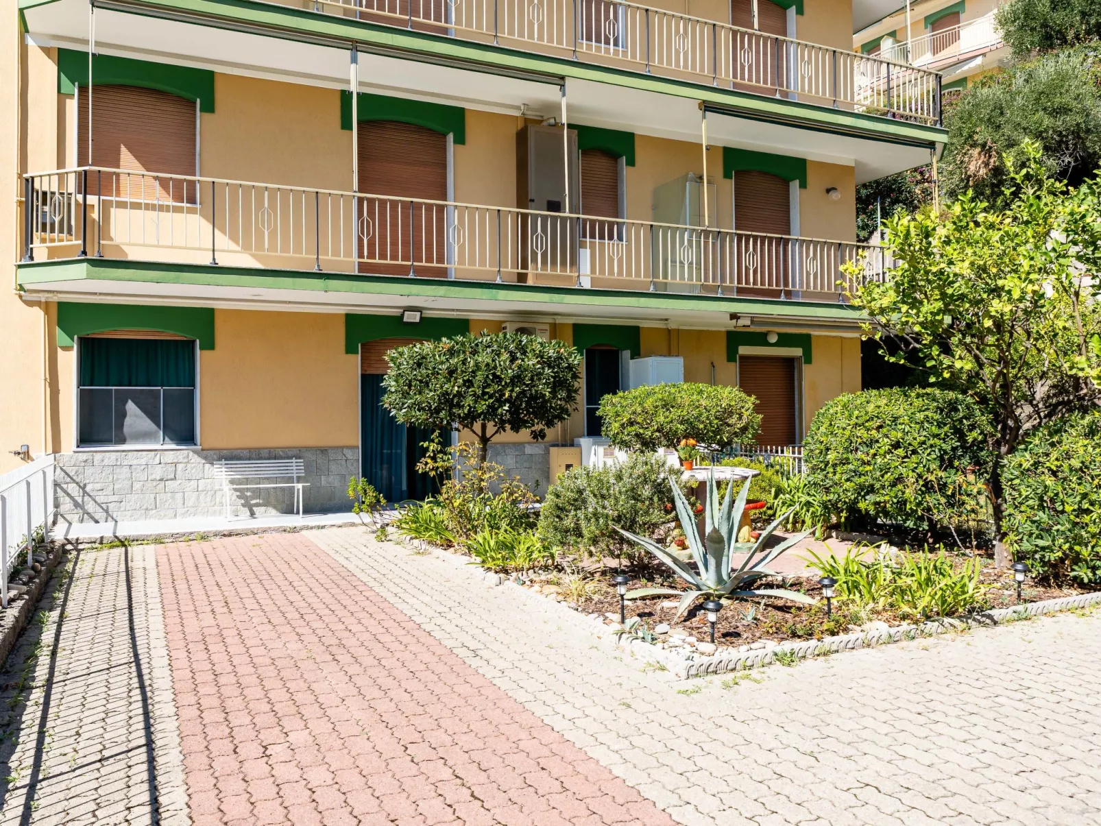 In the Garden-Buiten